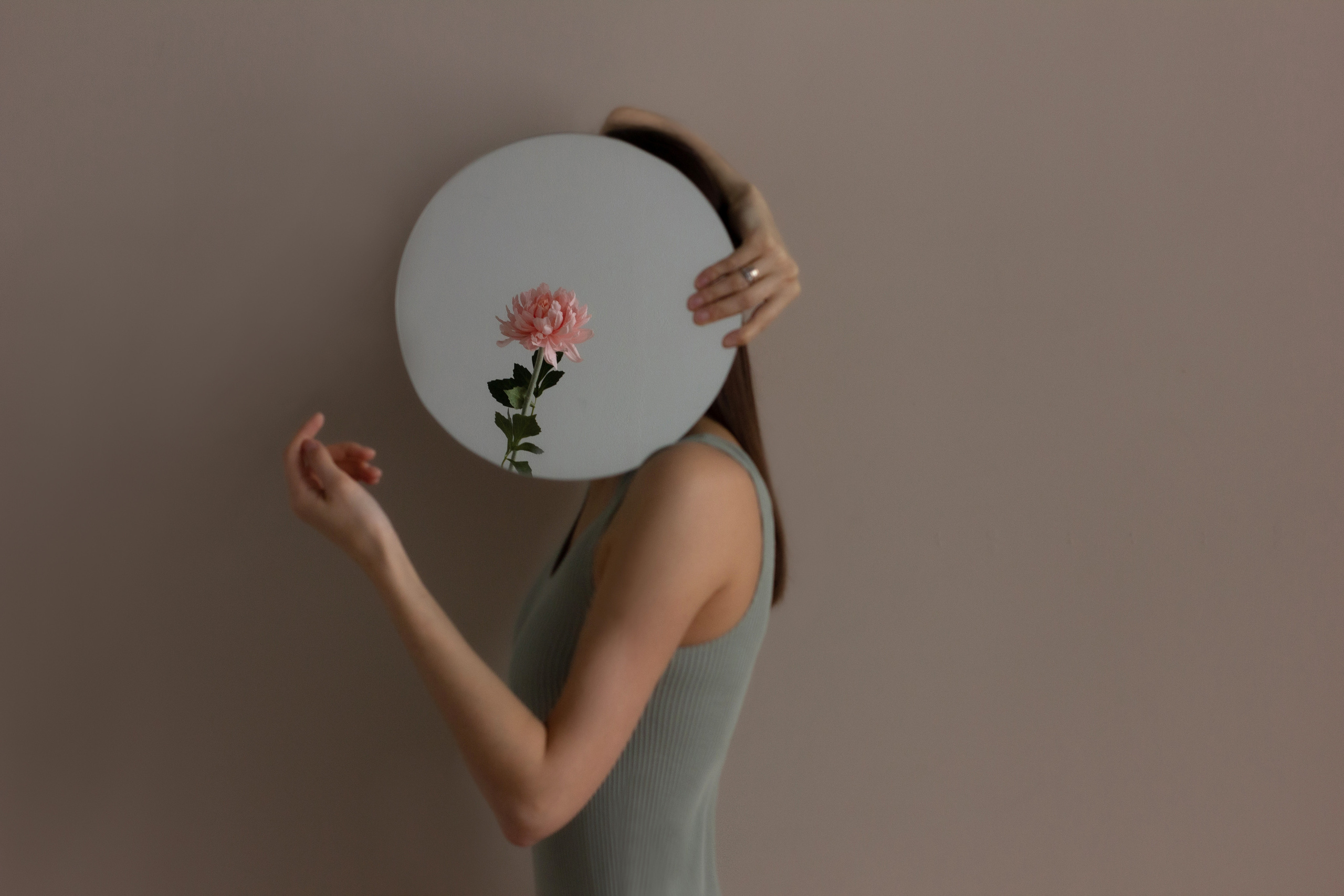 Минималистичный женский портрет. Фотограф в Краснодаре