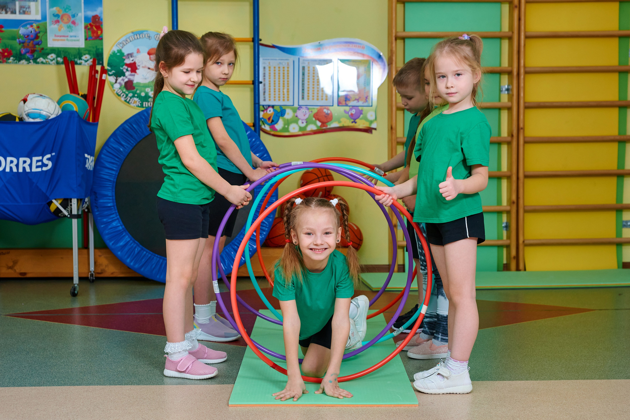 Занятие в спортзале. Childrenfoto.ru