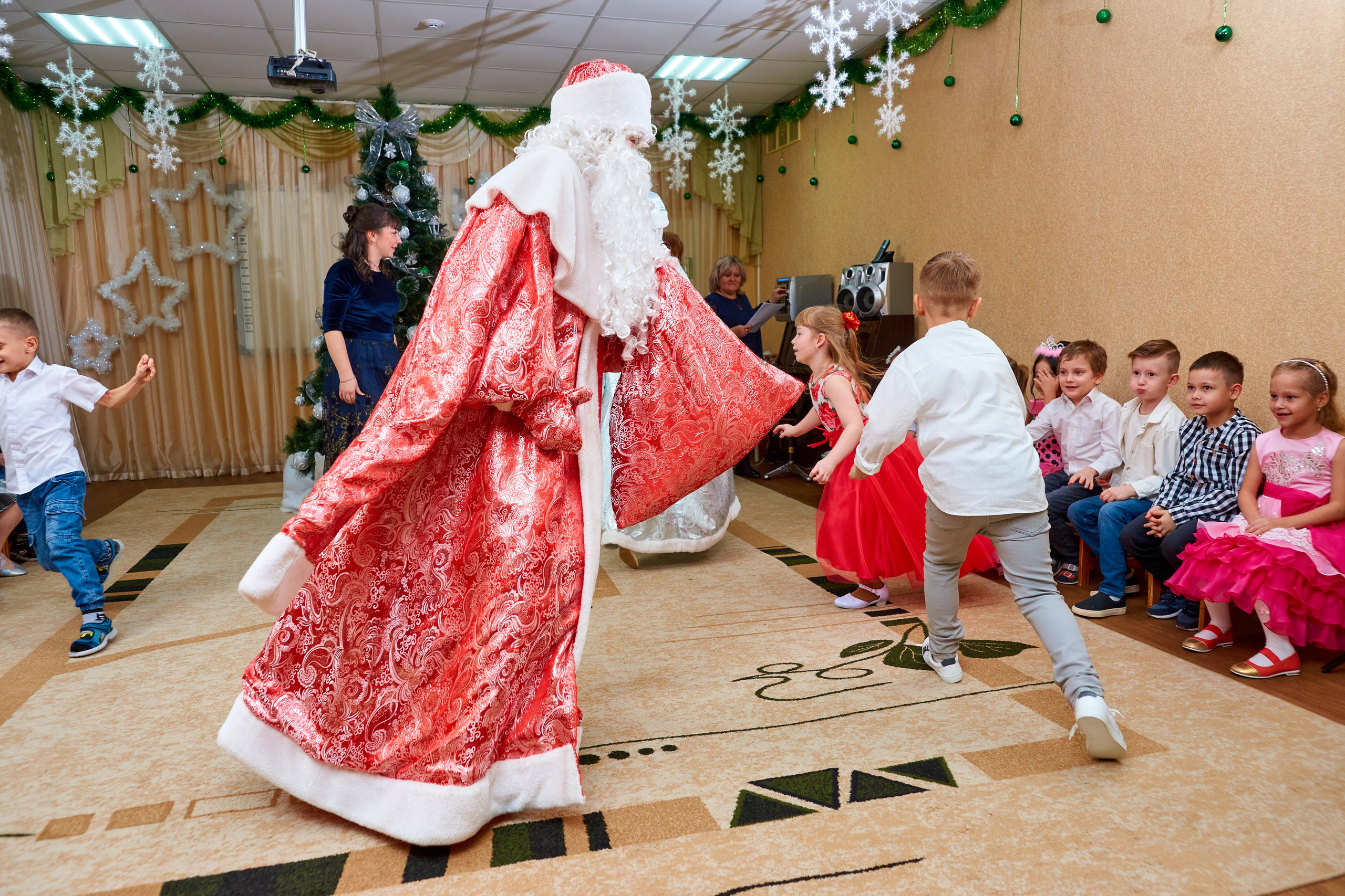 Новогодние утренники. Childrenfoto.ru