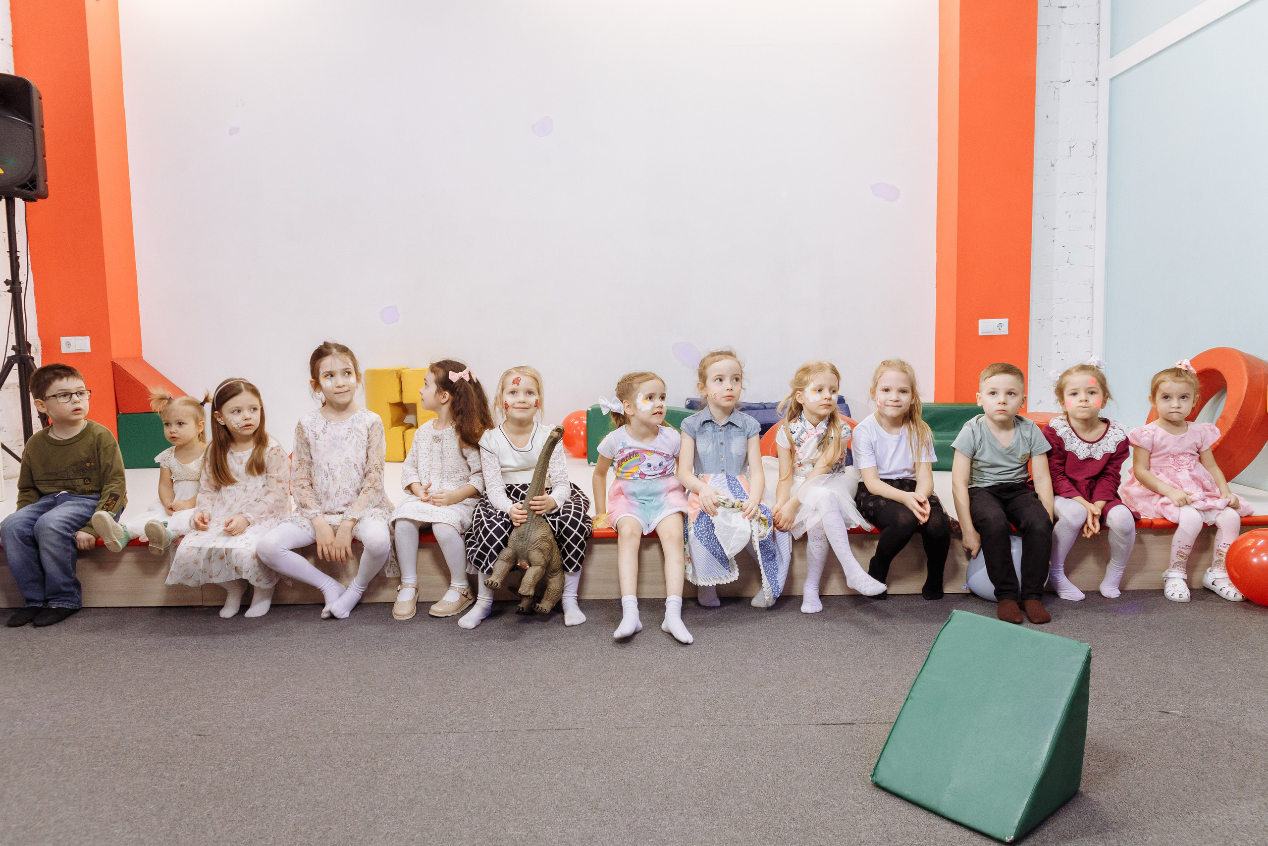 Олеся празднует свое 6 летие в компании Алисы, Чеширского кота и друзей. Событийный фотограф Максим Бескоровайновнов