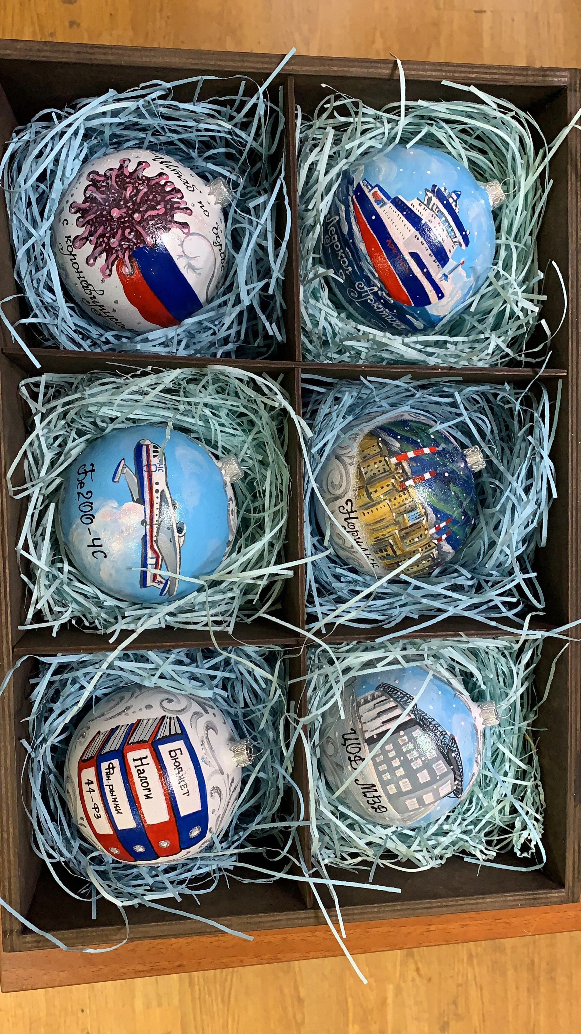 Художественная ручная роспись елочных шаров, корпоративные подарки и восковые аромасвечи