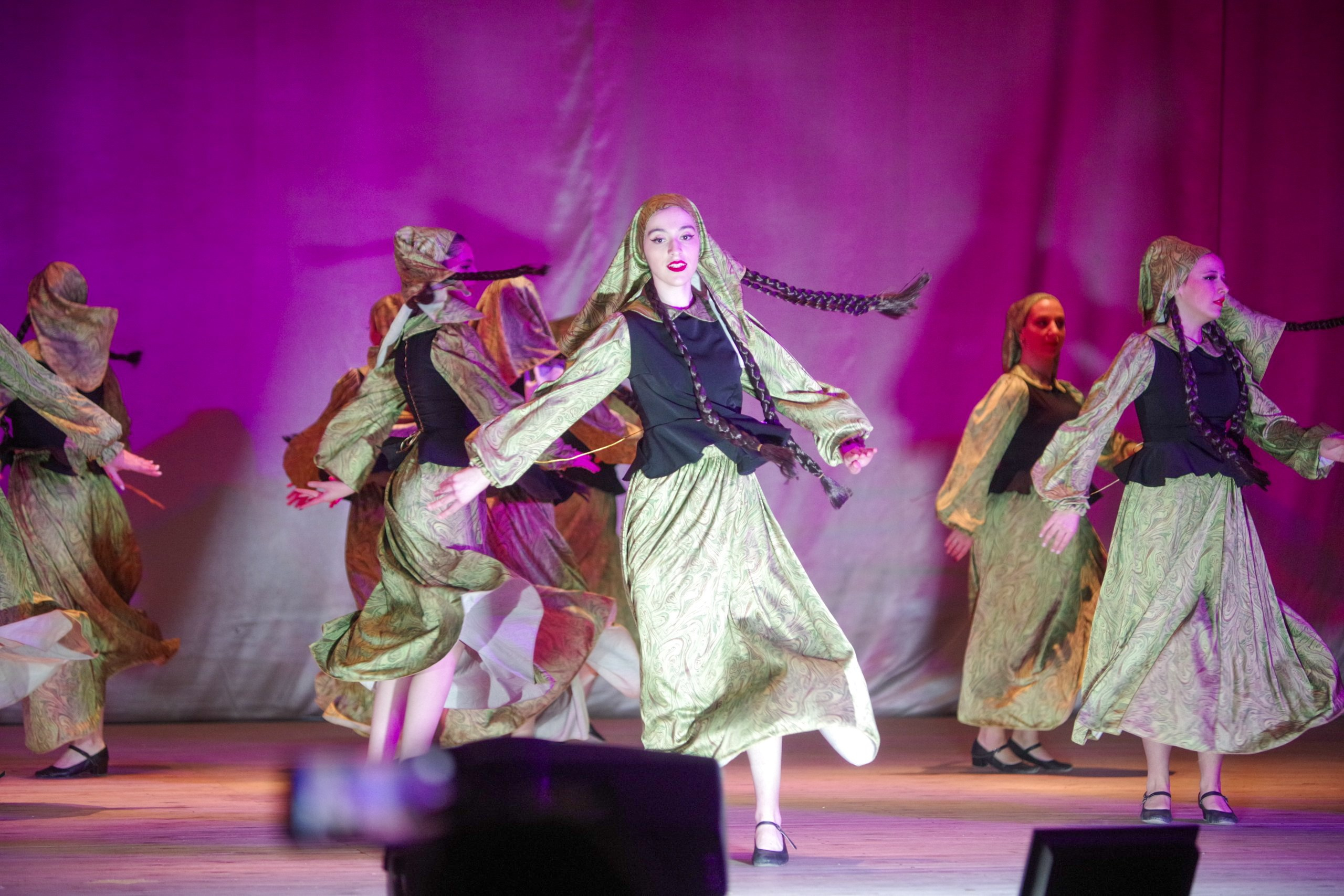 Грузинский танец. Портретный фотограф Денис Милютин