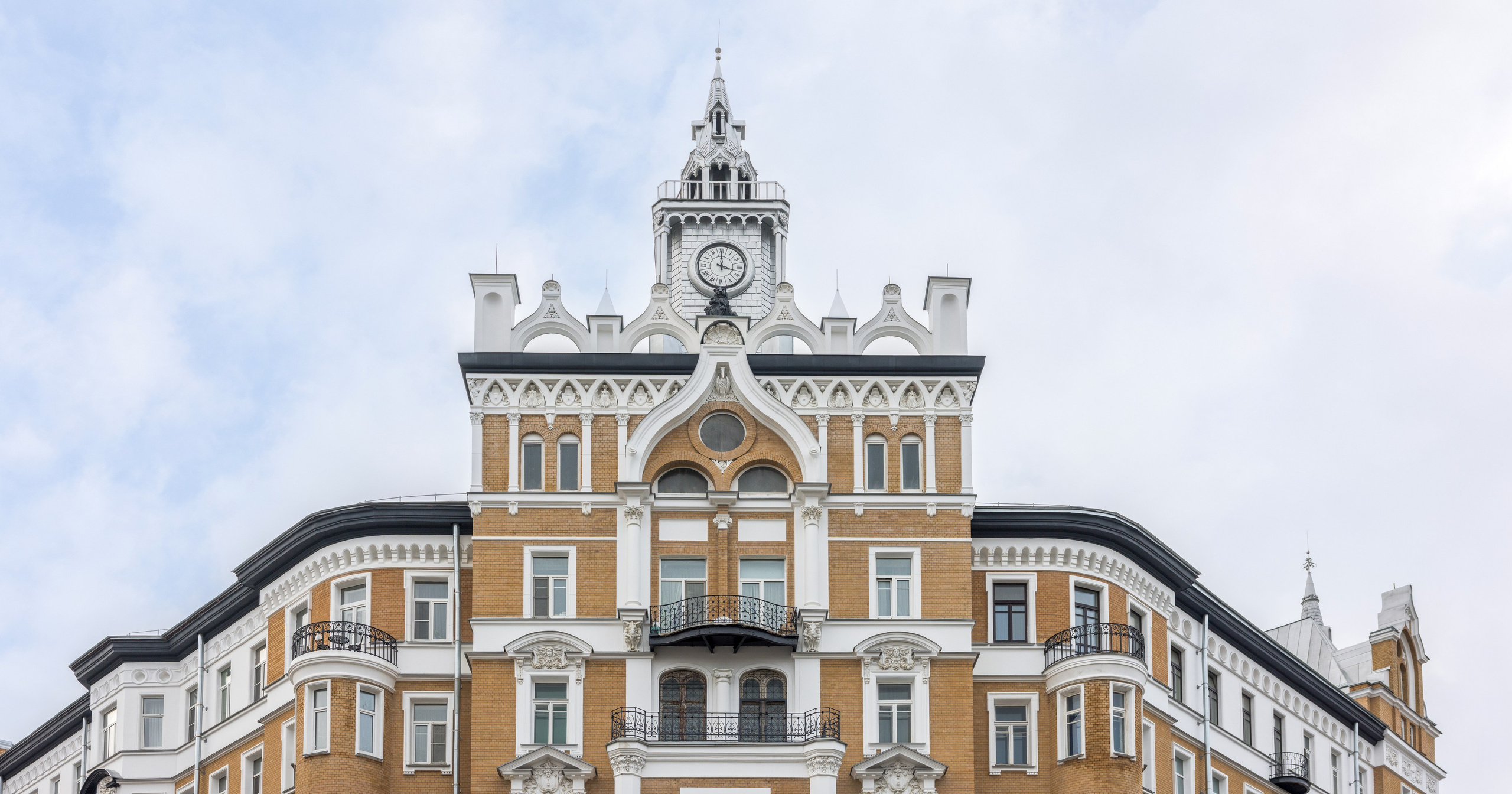 Архитектурная фотосъемка Доходных домов для МосквичMAG. Интерьерный фотограф