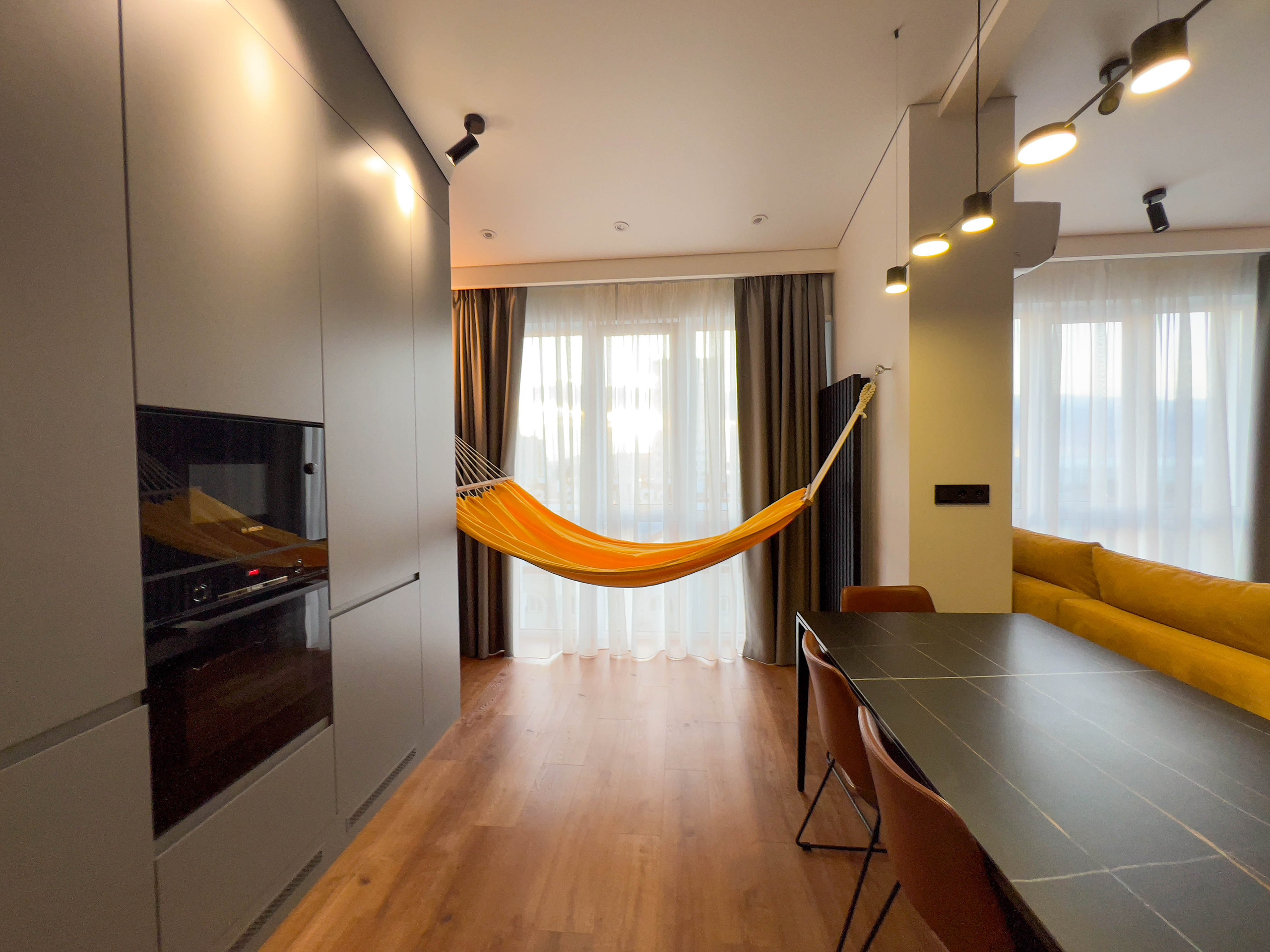 The apartment is on two levels. Fotograf Dmitrii Donets