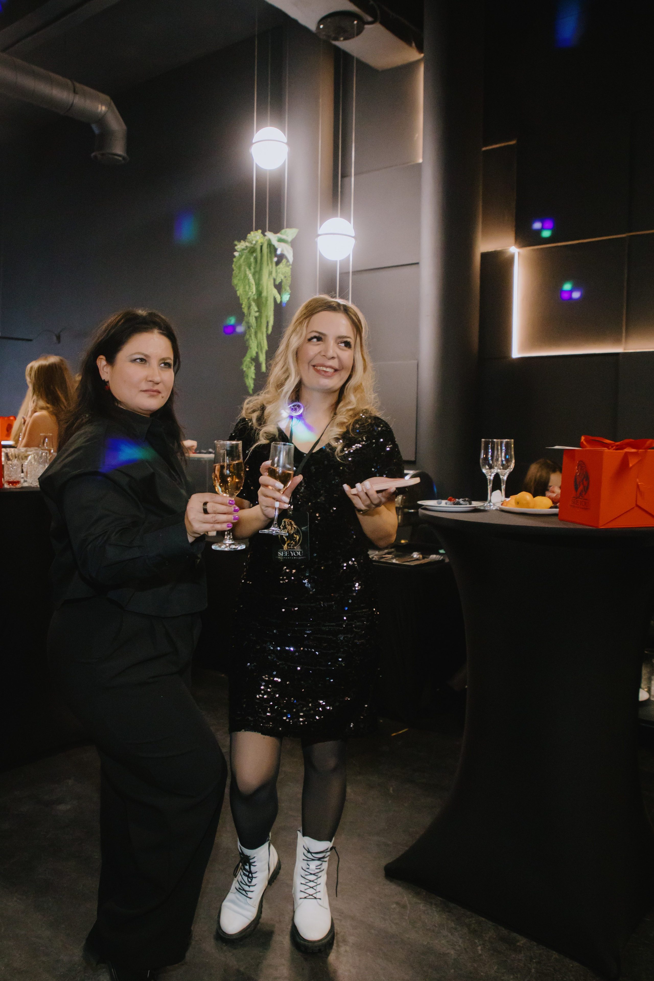 See `You Perfume. Фотограф в Москве и Санкт-Петербурге Дарина