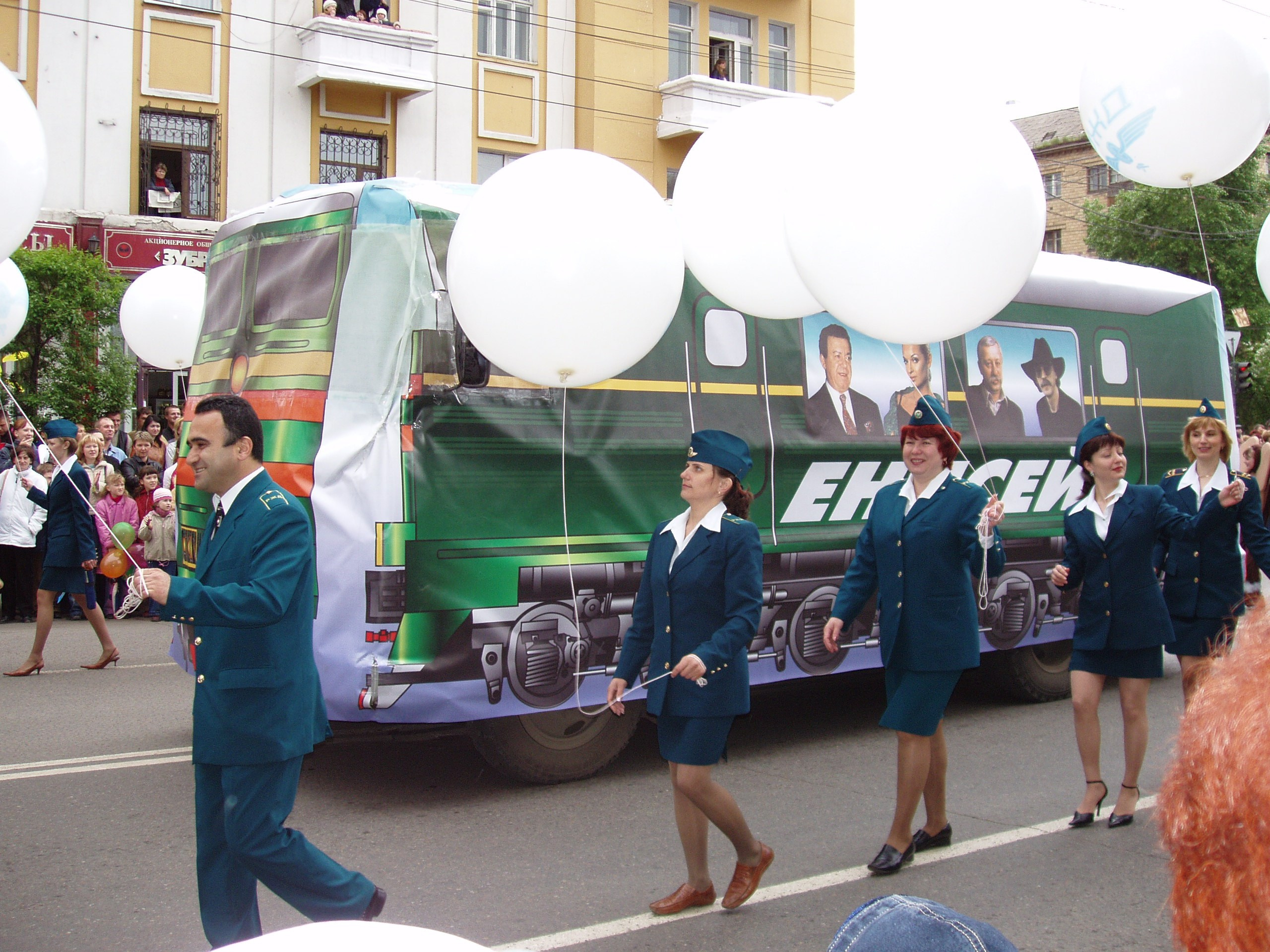 Дома, карнавал 04.06.2005. Семейный, Свадебный фотограф СПБ Питер— Романова Екатерина