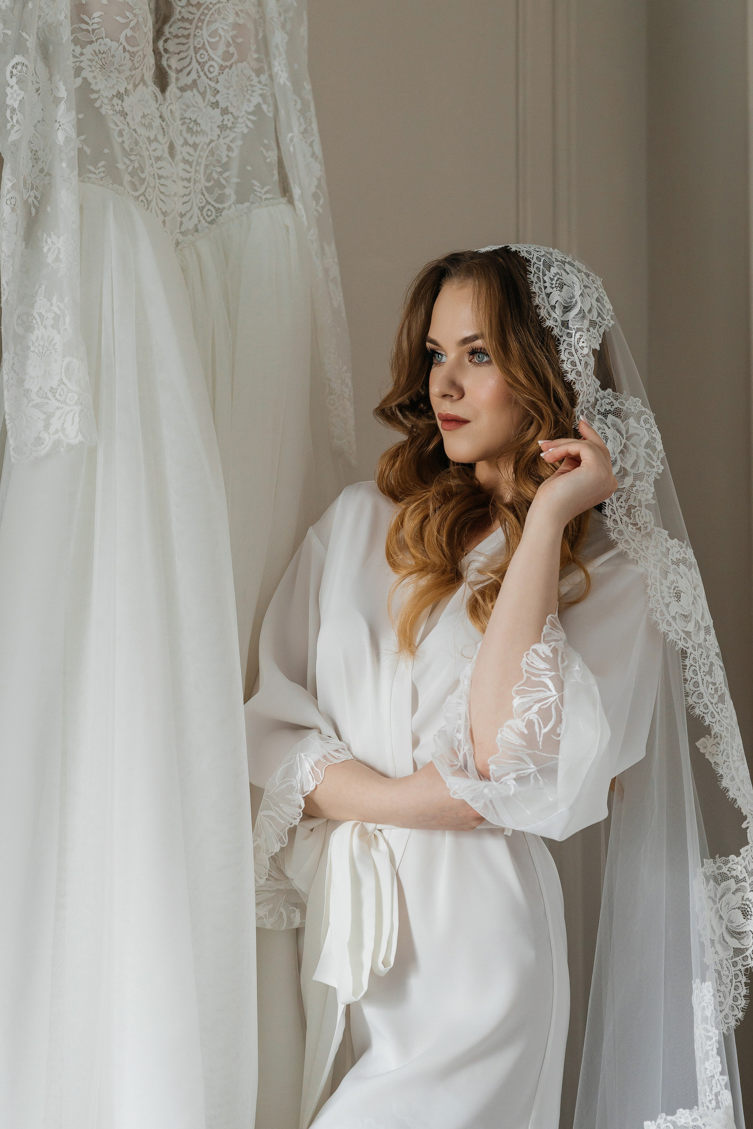 Роскошное утро пары в номере отеля. Олег Сверчков | Свадебный фотограф Вологда