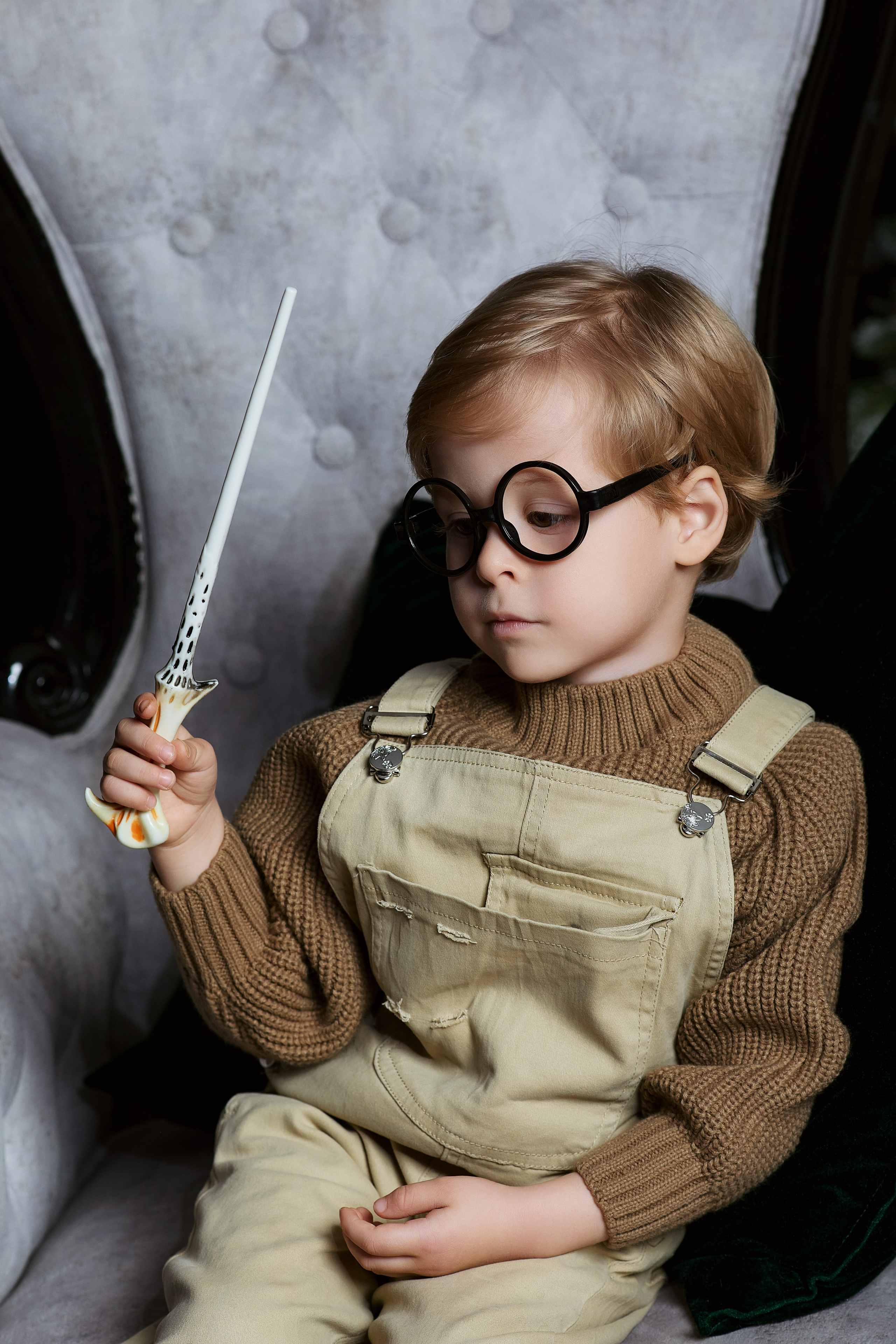 Детская студийная фотосессия в стиле Гарри Поттера - идеи и примеры поз для съёмки