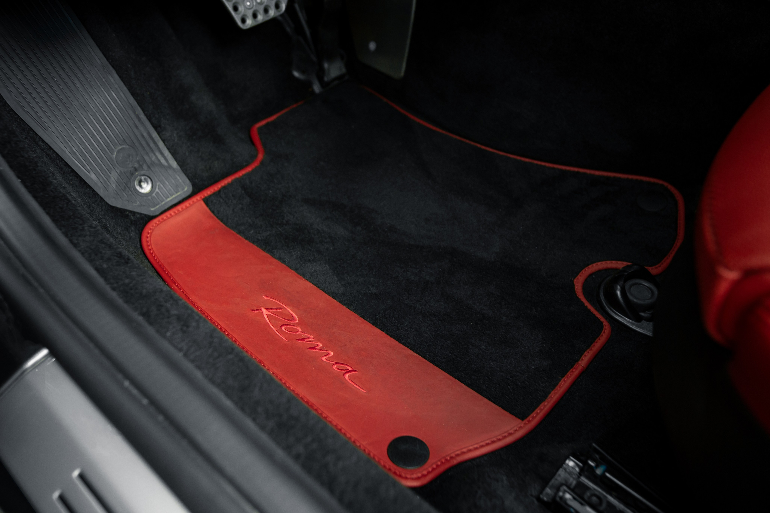 Ferrari Roma. Автомобильный фотограф в Москве Андрей Емельянов