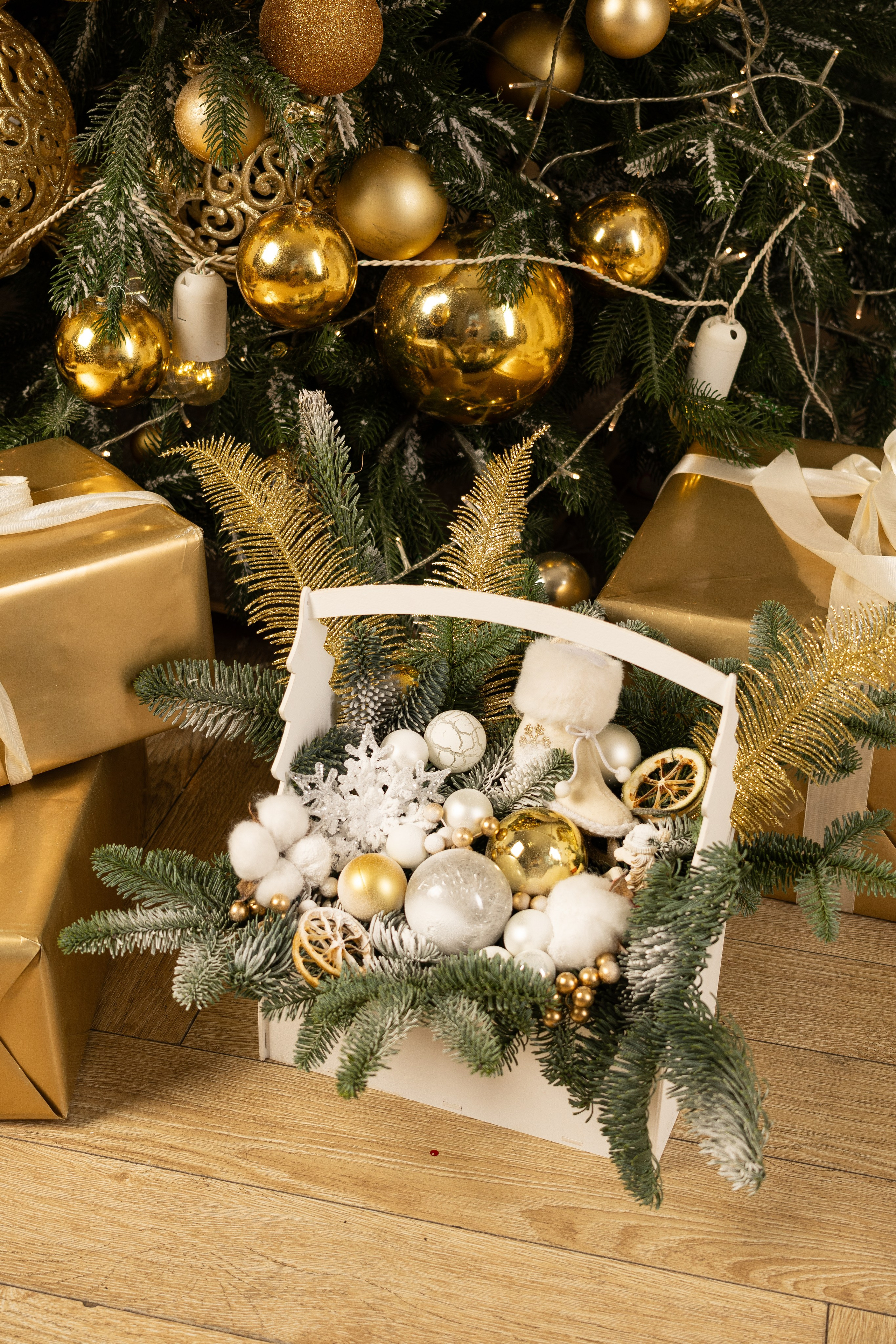 Съемка новогодних композиций для цветочного магазина. Профессиональный фотограф в Москве Даша Потоцкая