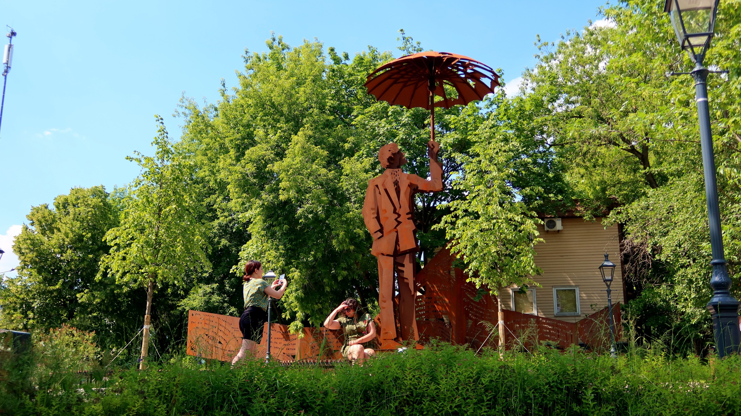 Антроповский сквер. Улица, люди, жизнь…