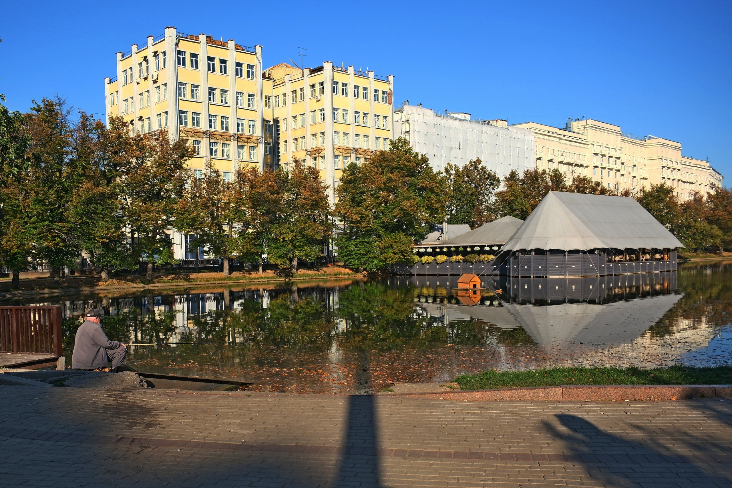 Улица, люди, жизнь…