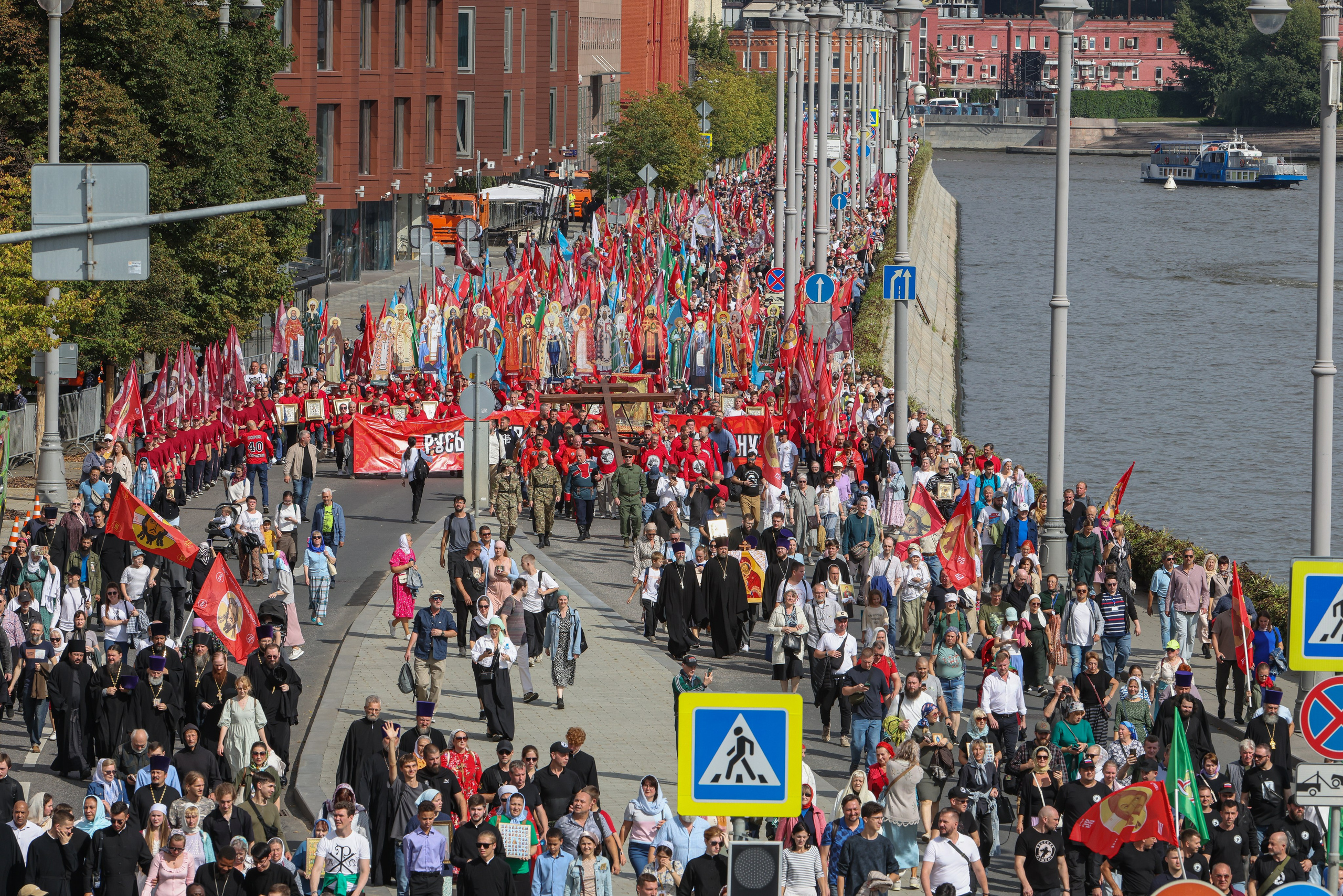 Общегородской Крестный ход. Фотограф Сергей Ловкий