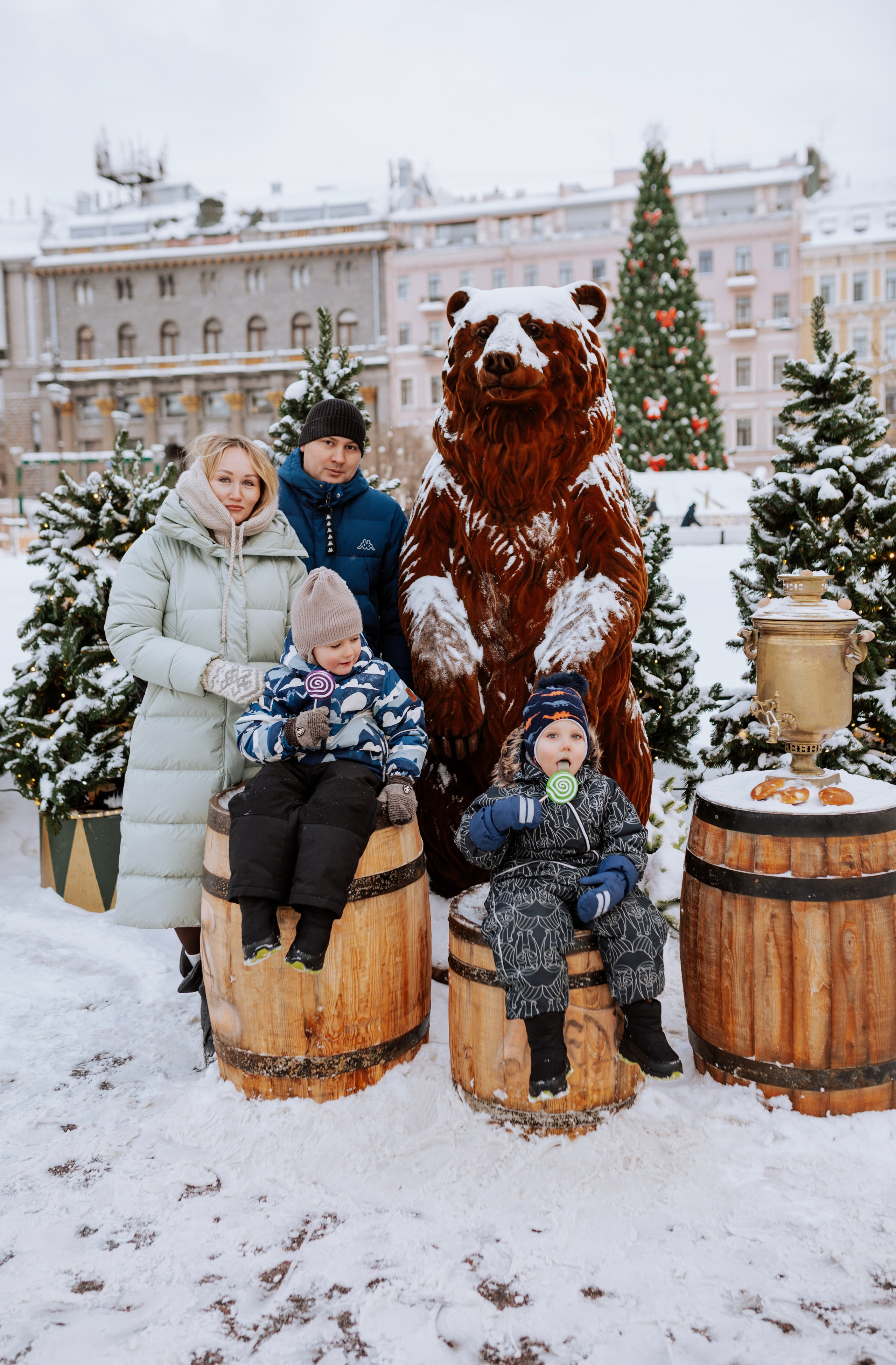 Семейная, Манежная площадь