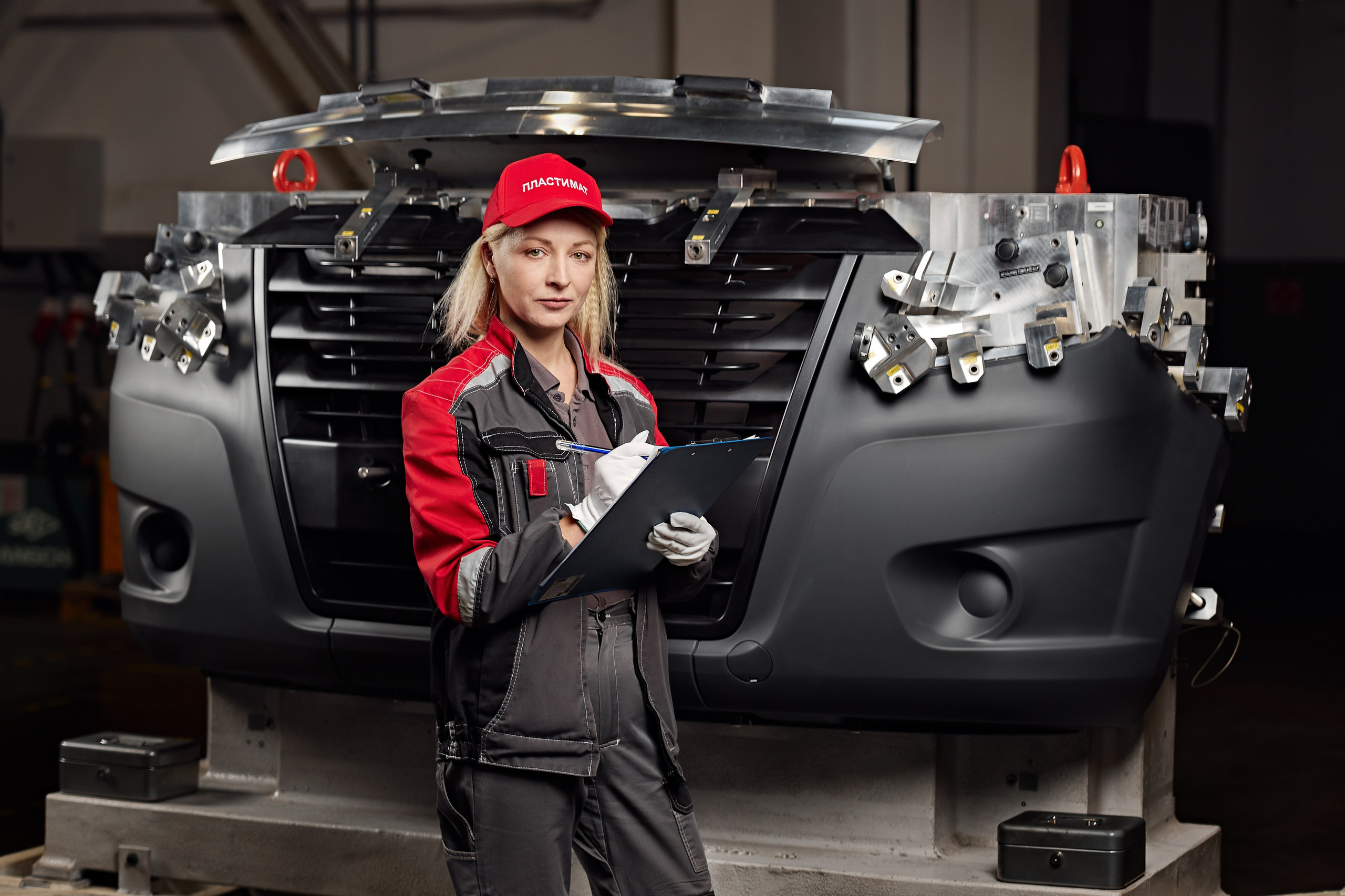 Рекламная съёмка в условиях производства для компании Пластимат