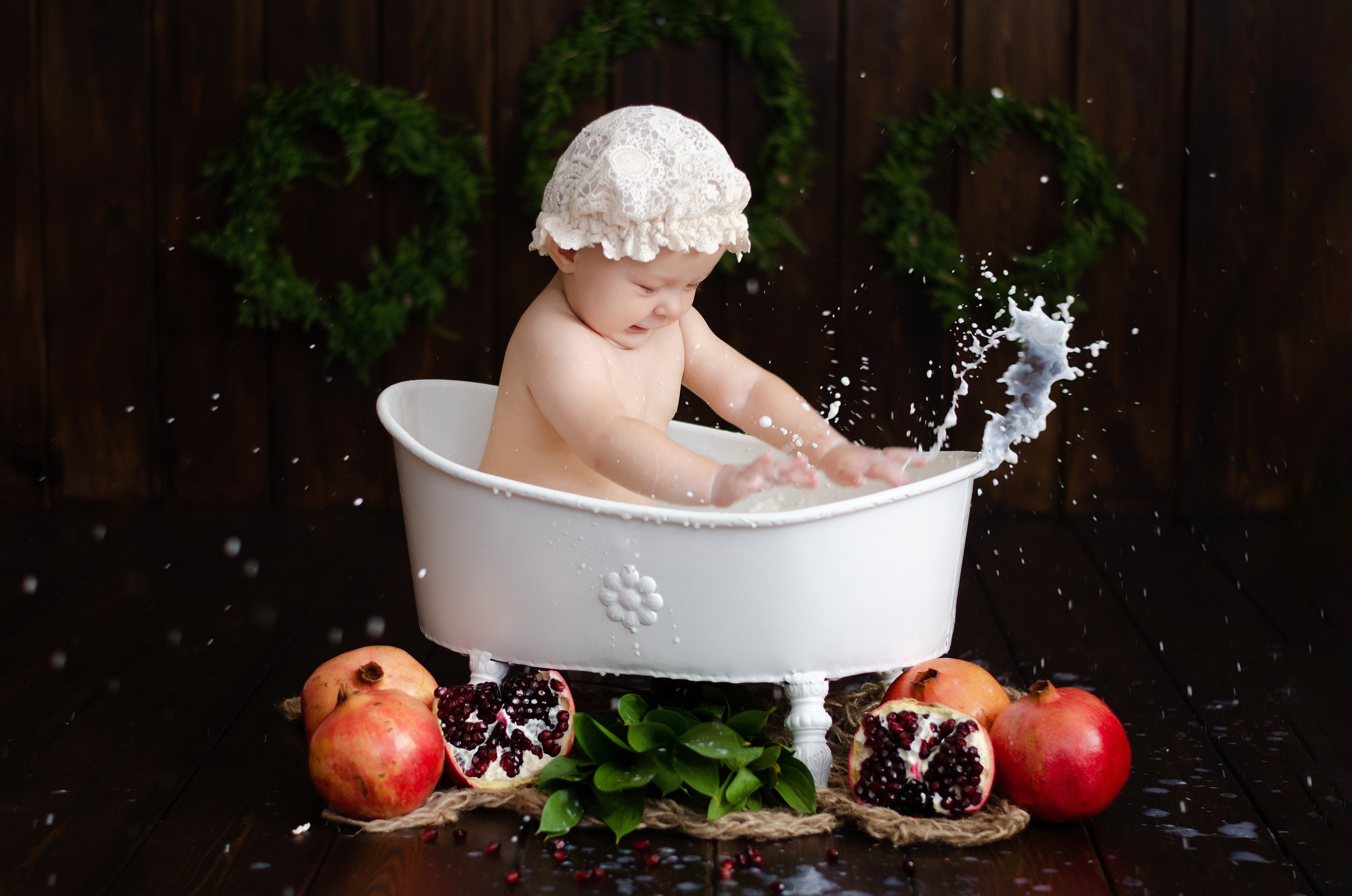 Молочная ванночка. Марина Колосова, детский фотограф и фотограф новорожденных в Красноярс