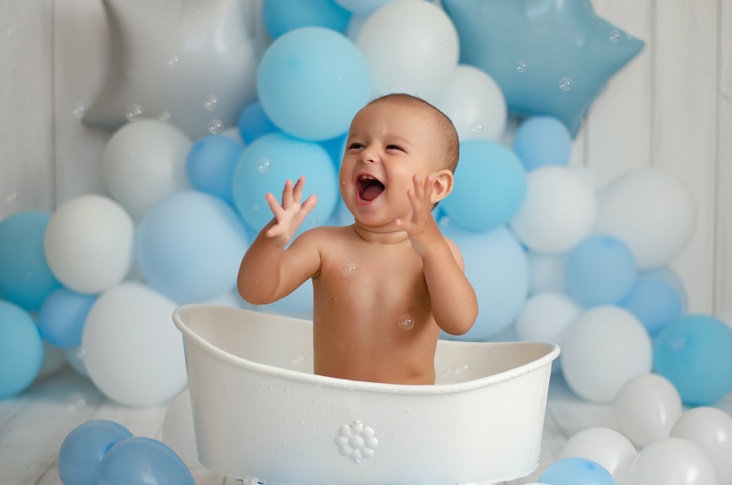 Молочная ванночка. Марина Колосова, детский фотограф и фотограф новорожденных в Красноярс