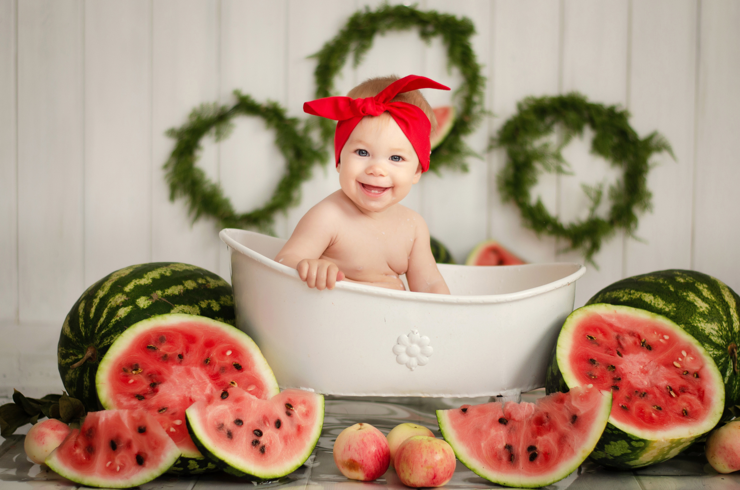 Молочная ванночка. Марина Колосова, детский фотограф и фотограф новорожденных в Красноярс