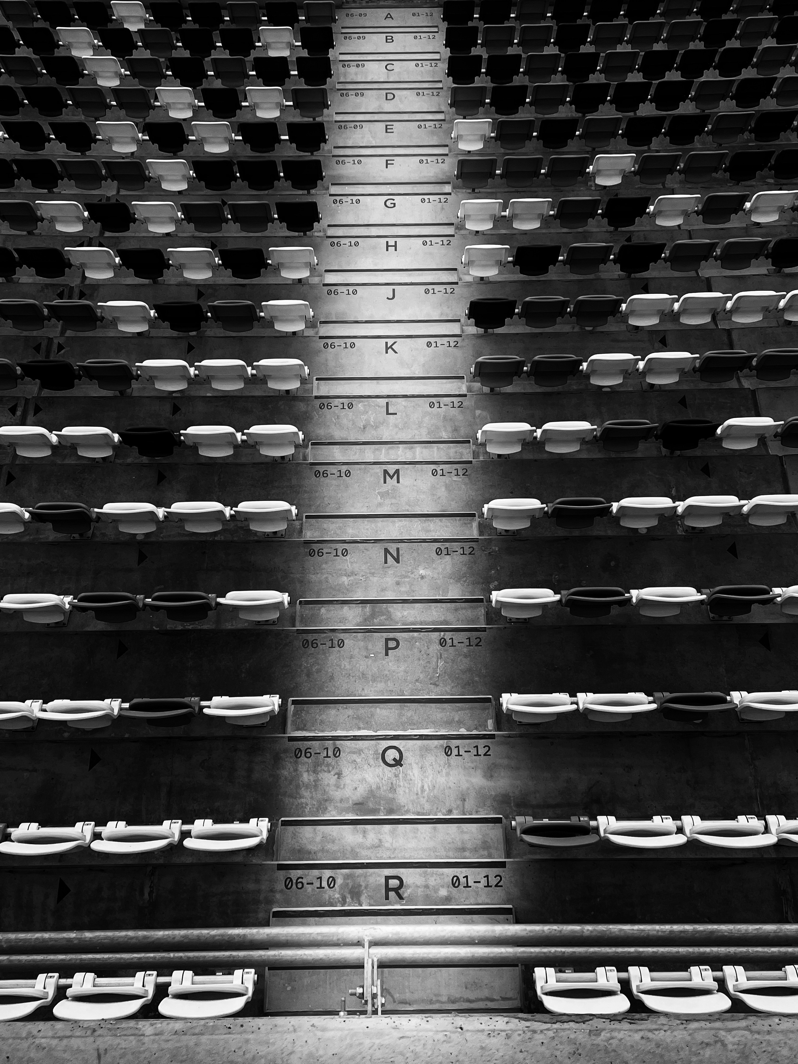 STREET PHOTOGRAPHY. Photographer in Budapest  — Yura Knyazev