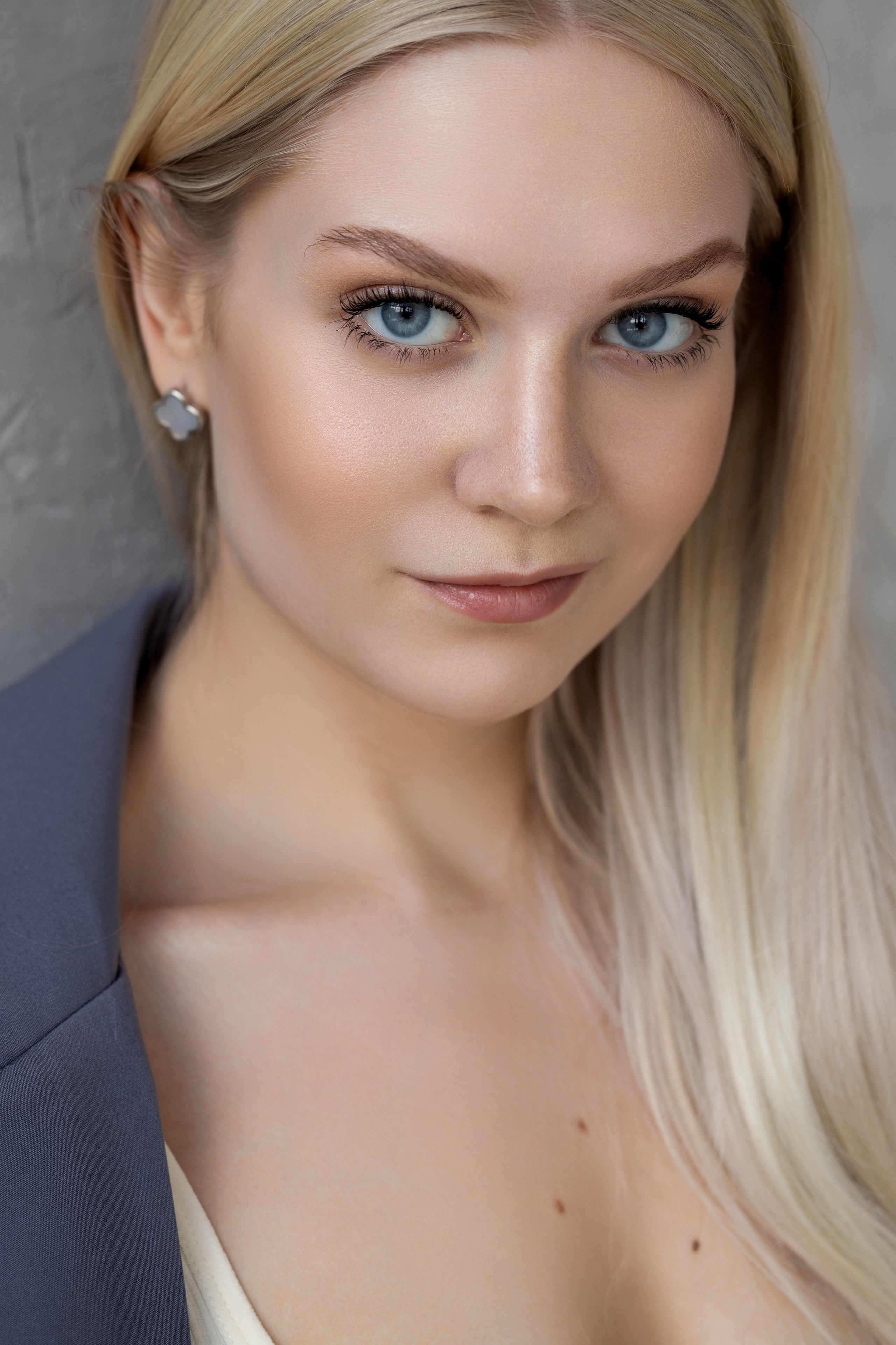 Женский портрет в студии. Фотограф Минск