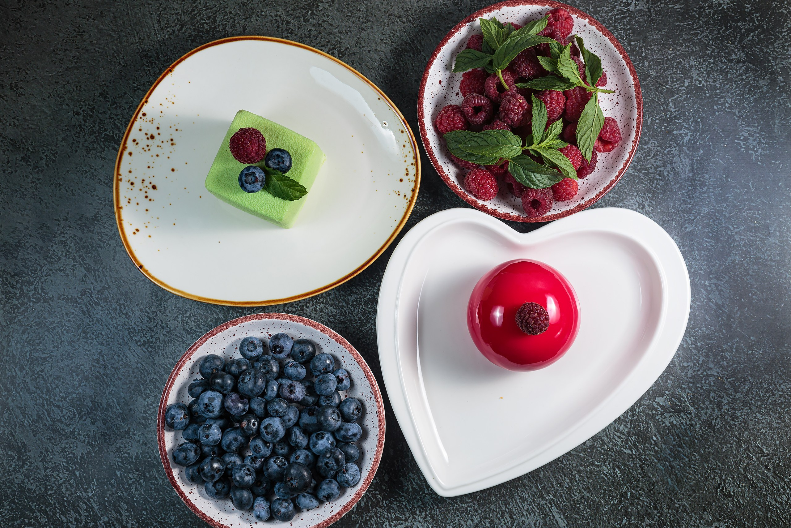 пирожное в кофейне-кондитерской Konfi