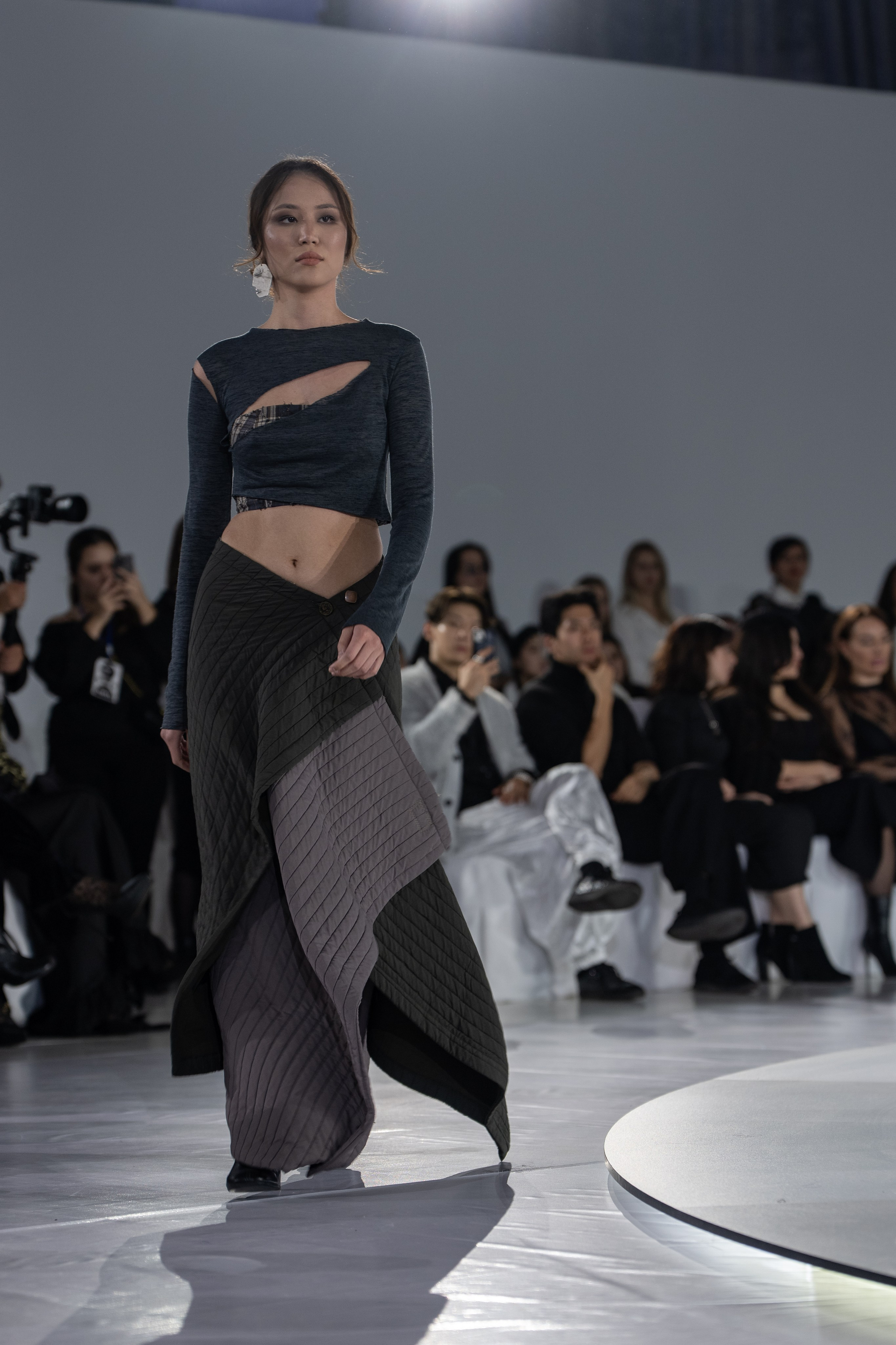 Design August. Сайт Алматинского НЮ АРТ, будуар и фэшн фотографа Дениса Карпенко