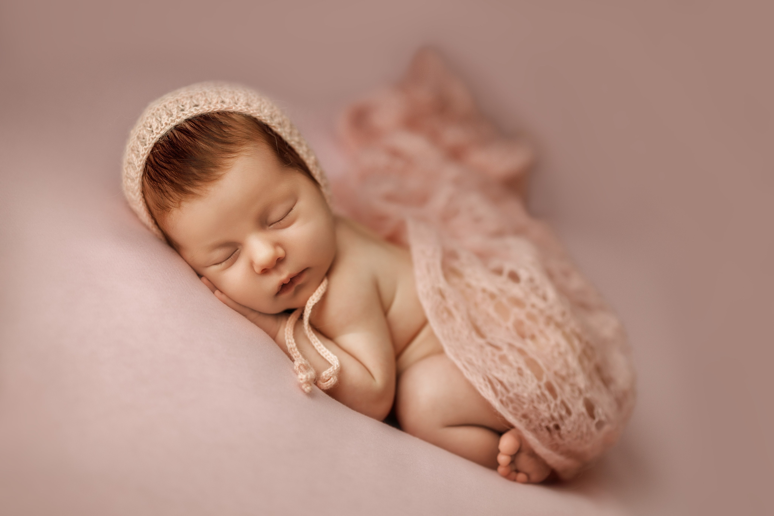 Ньюборн фотосессии в Старом Осколе. Фотостудия для новорожденных в Старом Осколе Гильфановых Юрия и Ольги