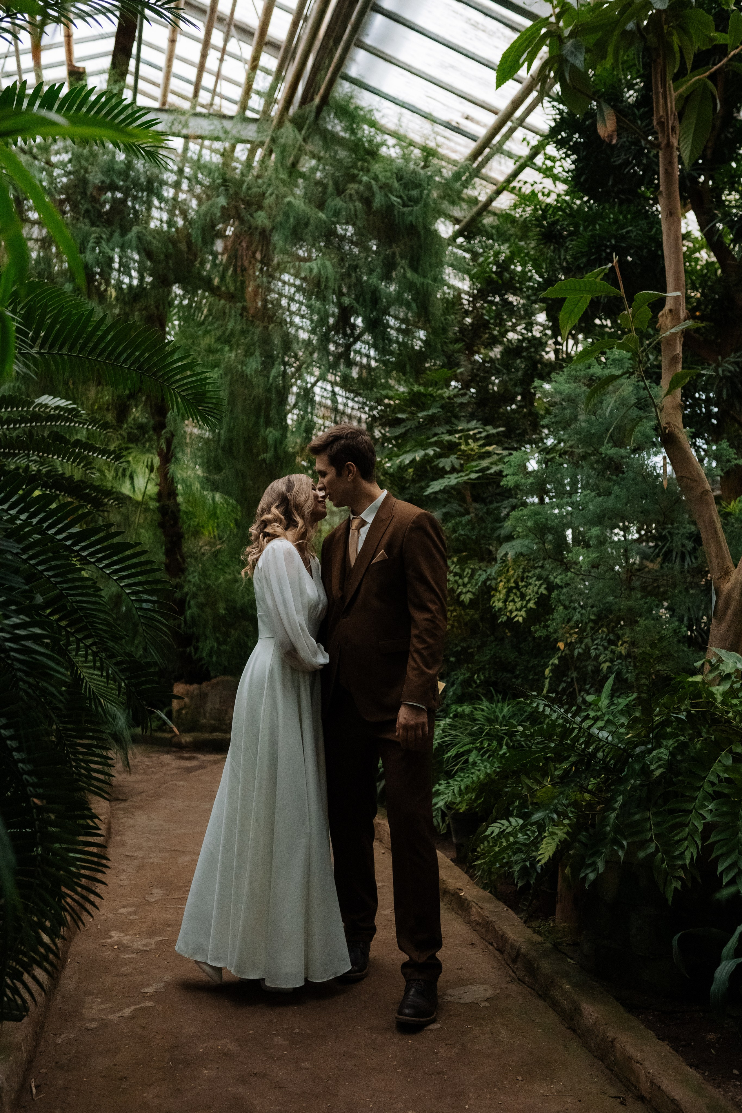 Свадебная фотосессия в оранжерее, Москва. Свадебный фотограф в Москве Анна Полушина