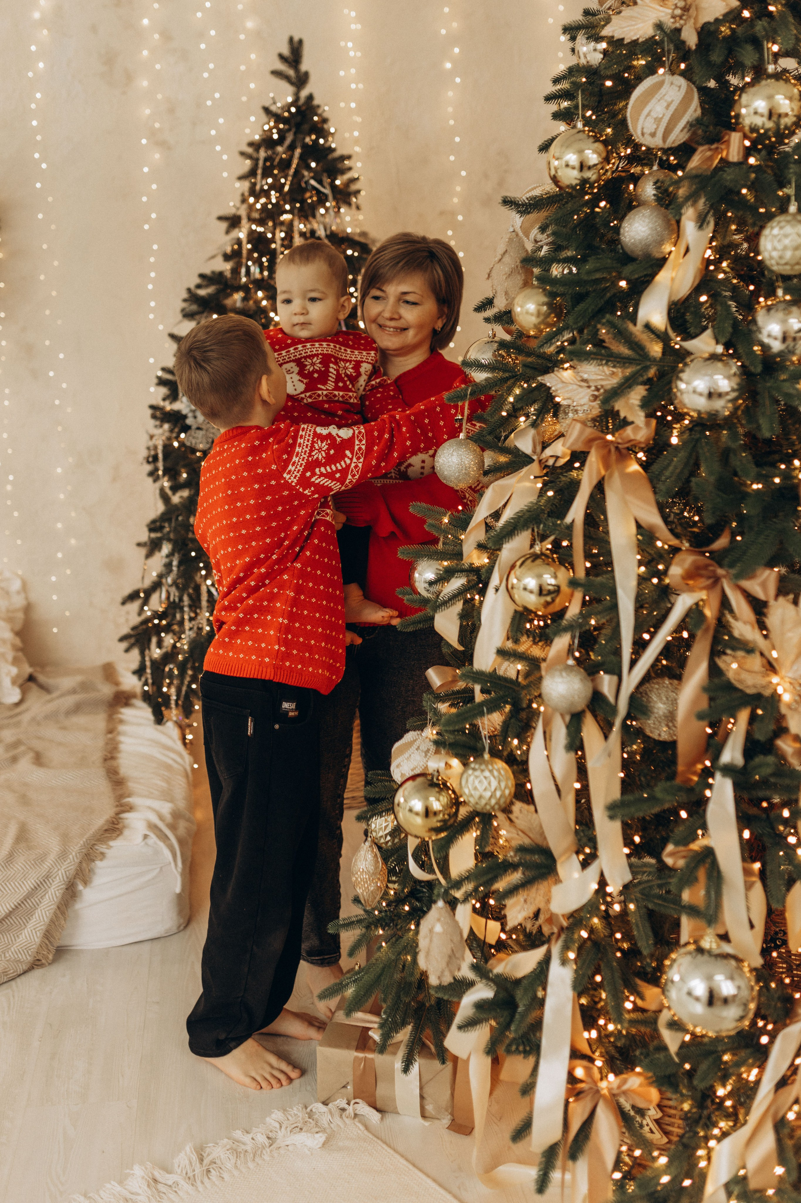 Яркий новый год мама и 2 сыночка. Фотограф в Ставрополе Svetlana Matveeva