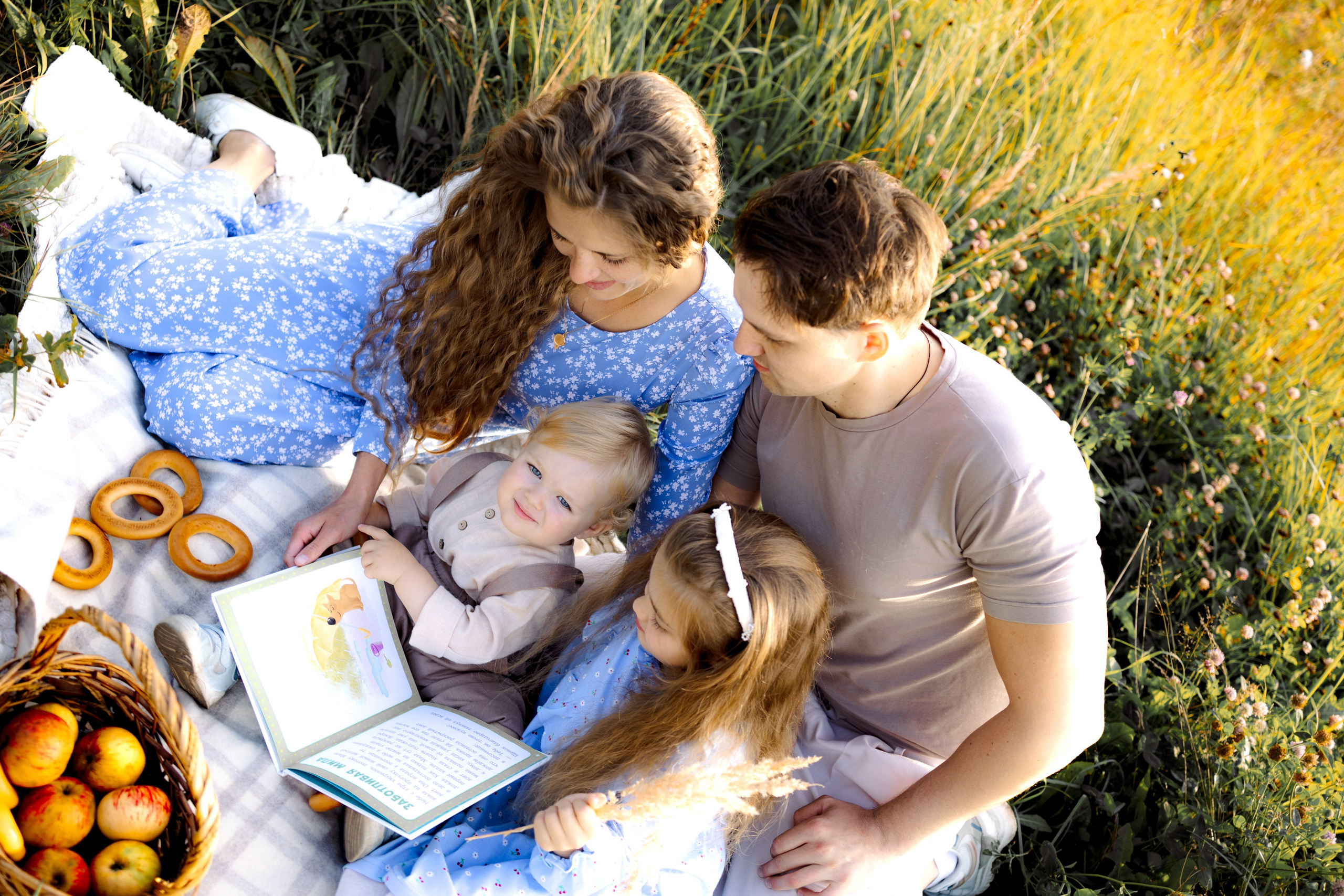 Прогулка на закате. Колесникова Татьяна. Фотограф новорожденных Щёлково, Москва, Королев