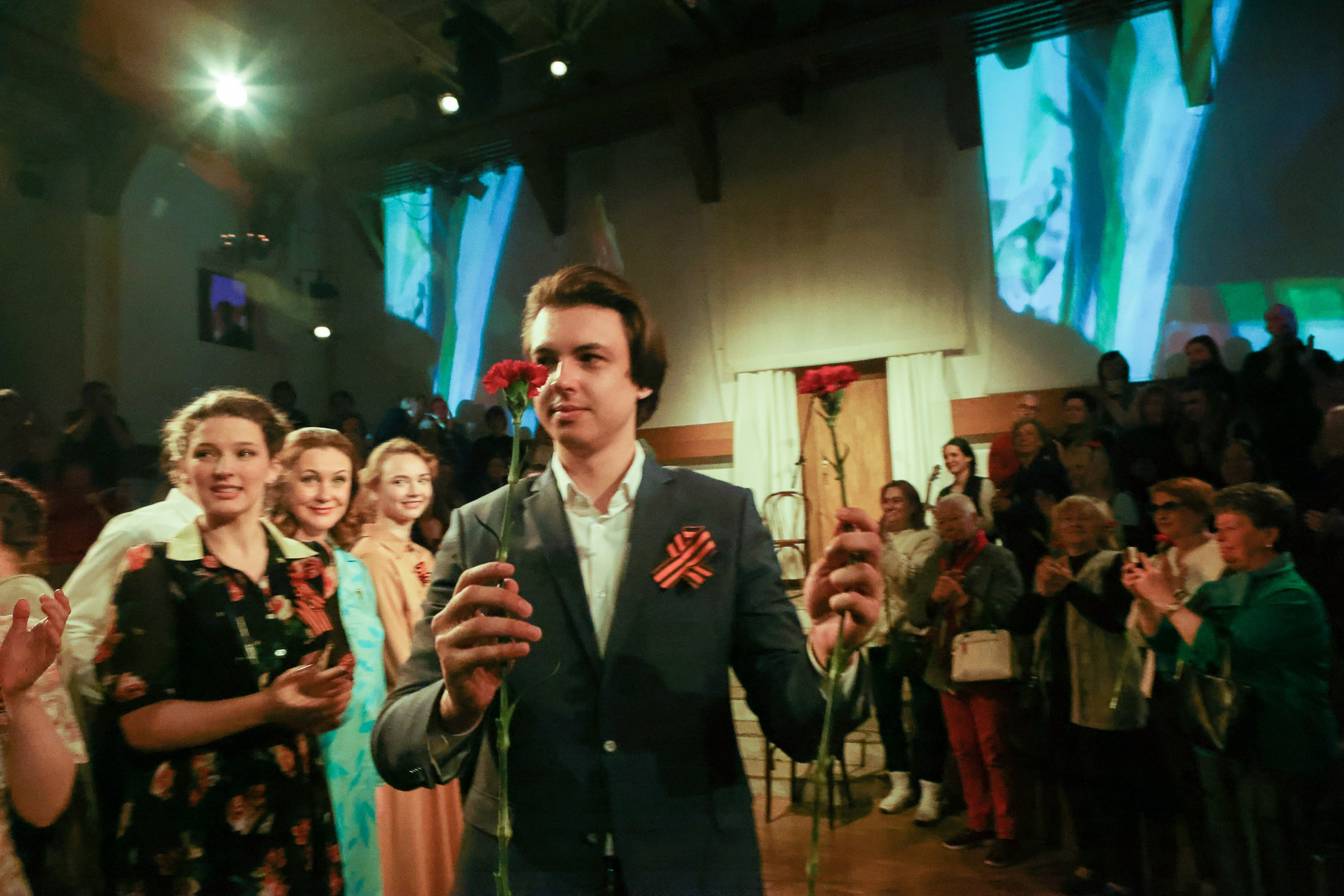 Рожденные в мае. Театр СФЕРА. Репортажный, архитектурный, театральный и файн-арт фотограф Лена Мельникова в Москве