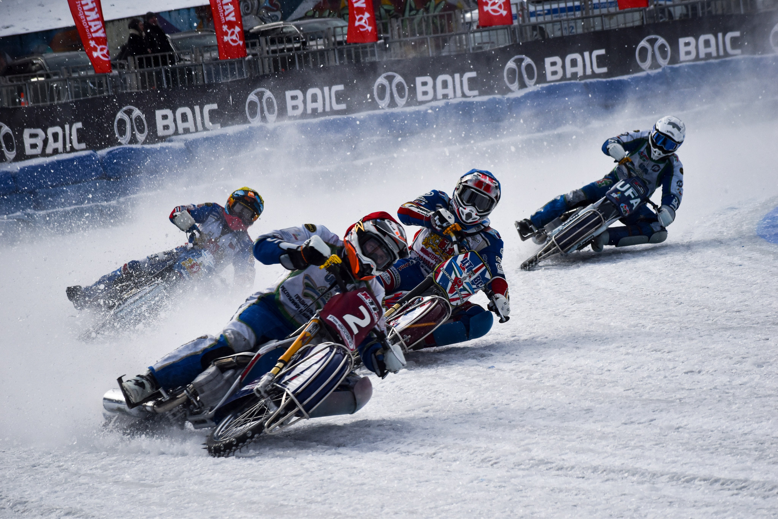 Ледовый спидвей 2025. Голосов Дмитрий — автоспортивный фотограф