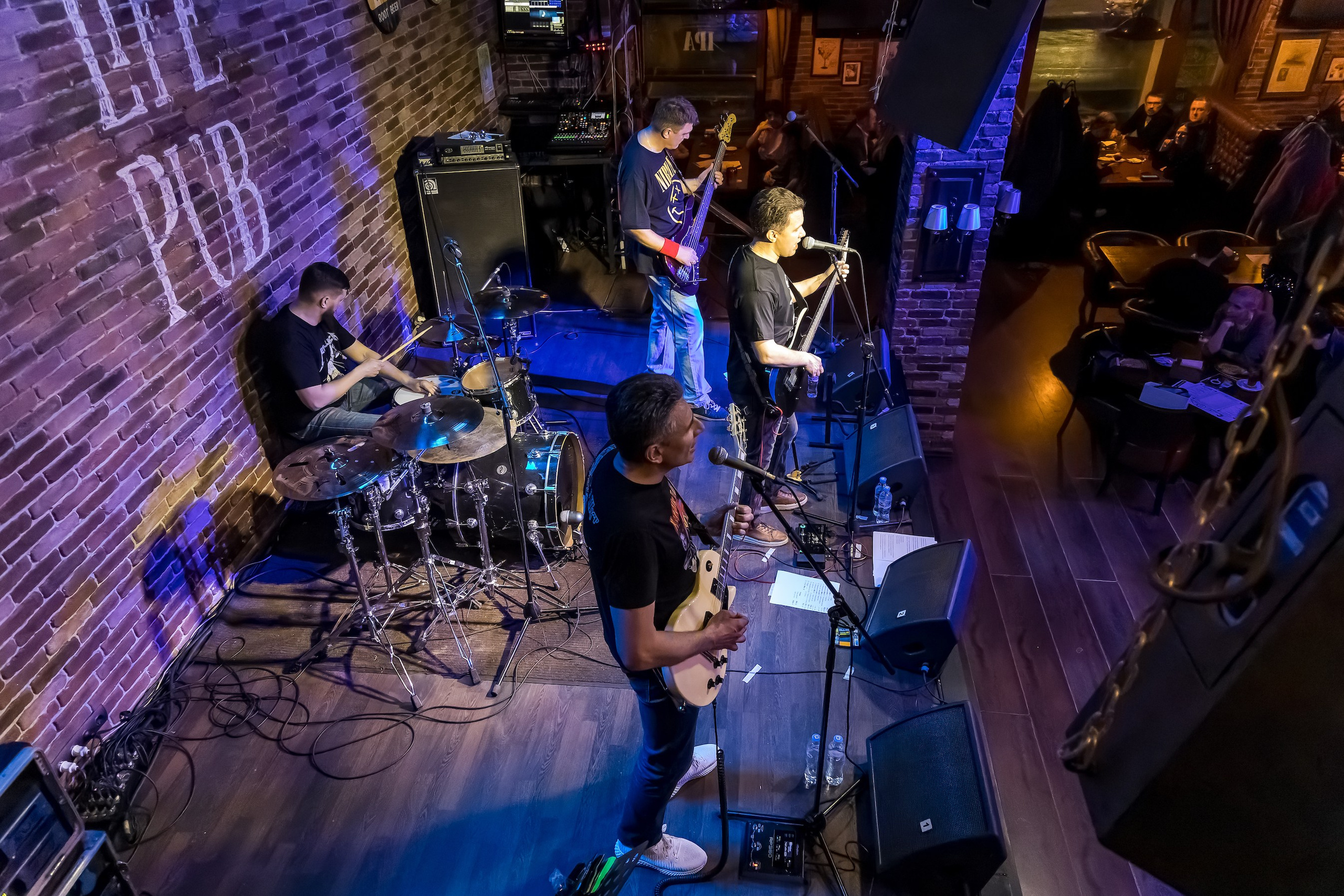 LifePub 29.03.2023. Московская кавер-группа BankBand