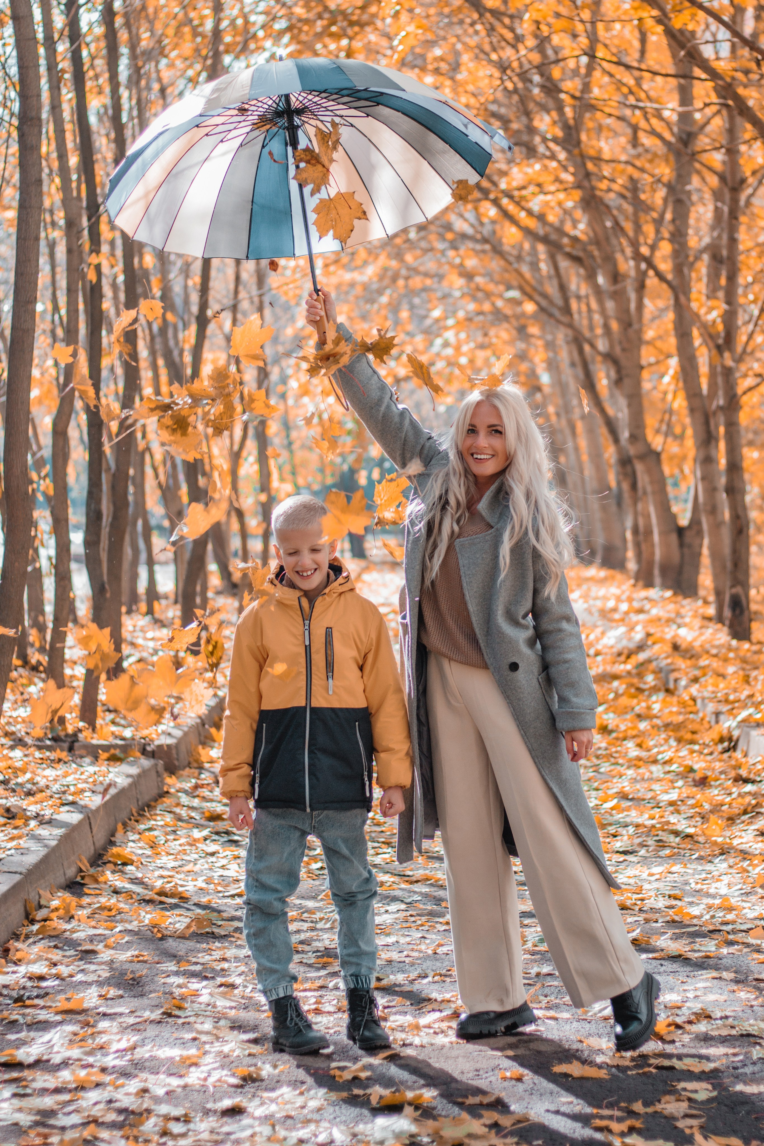Осенняя фотосессия мамы и сына