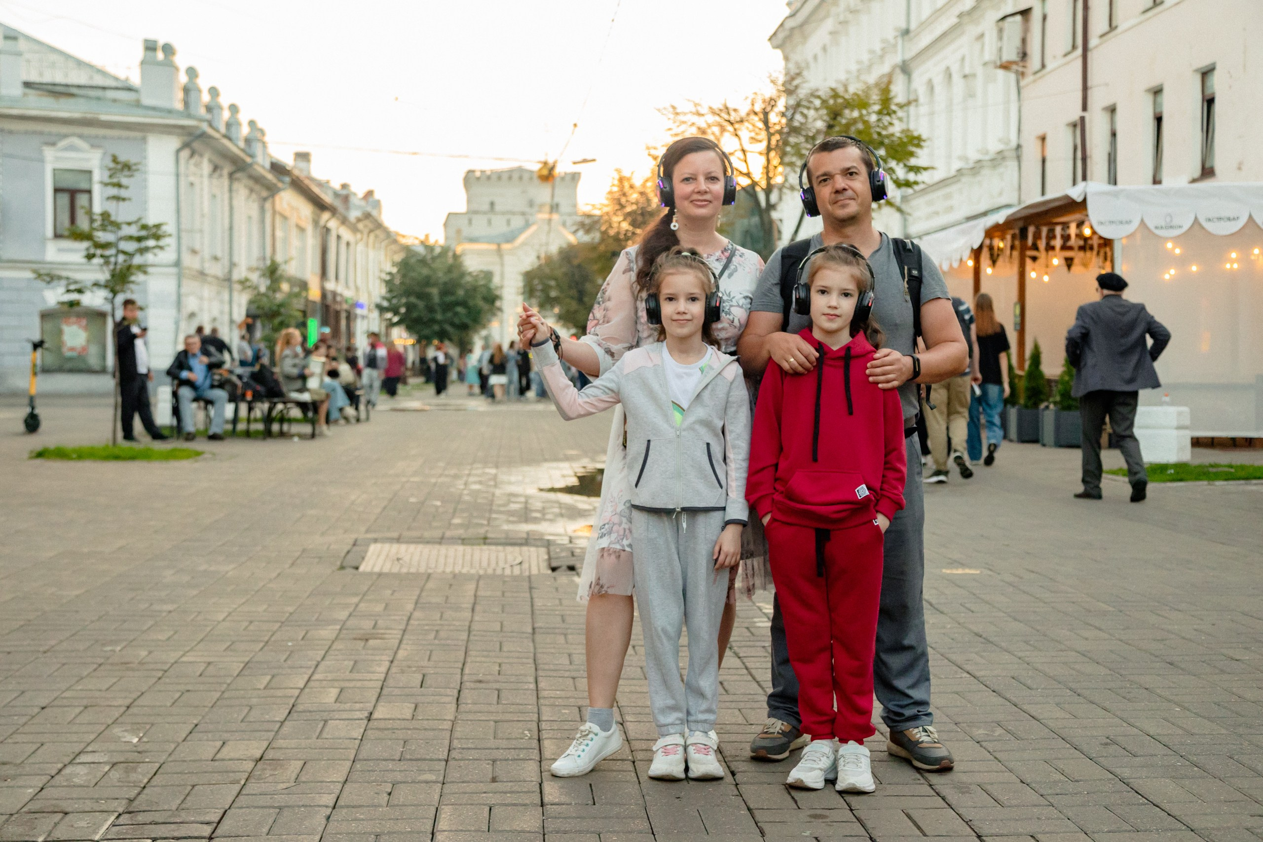 Экскурсия. На каждом снимке всегда два человека: фотограф и зритель