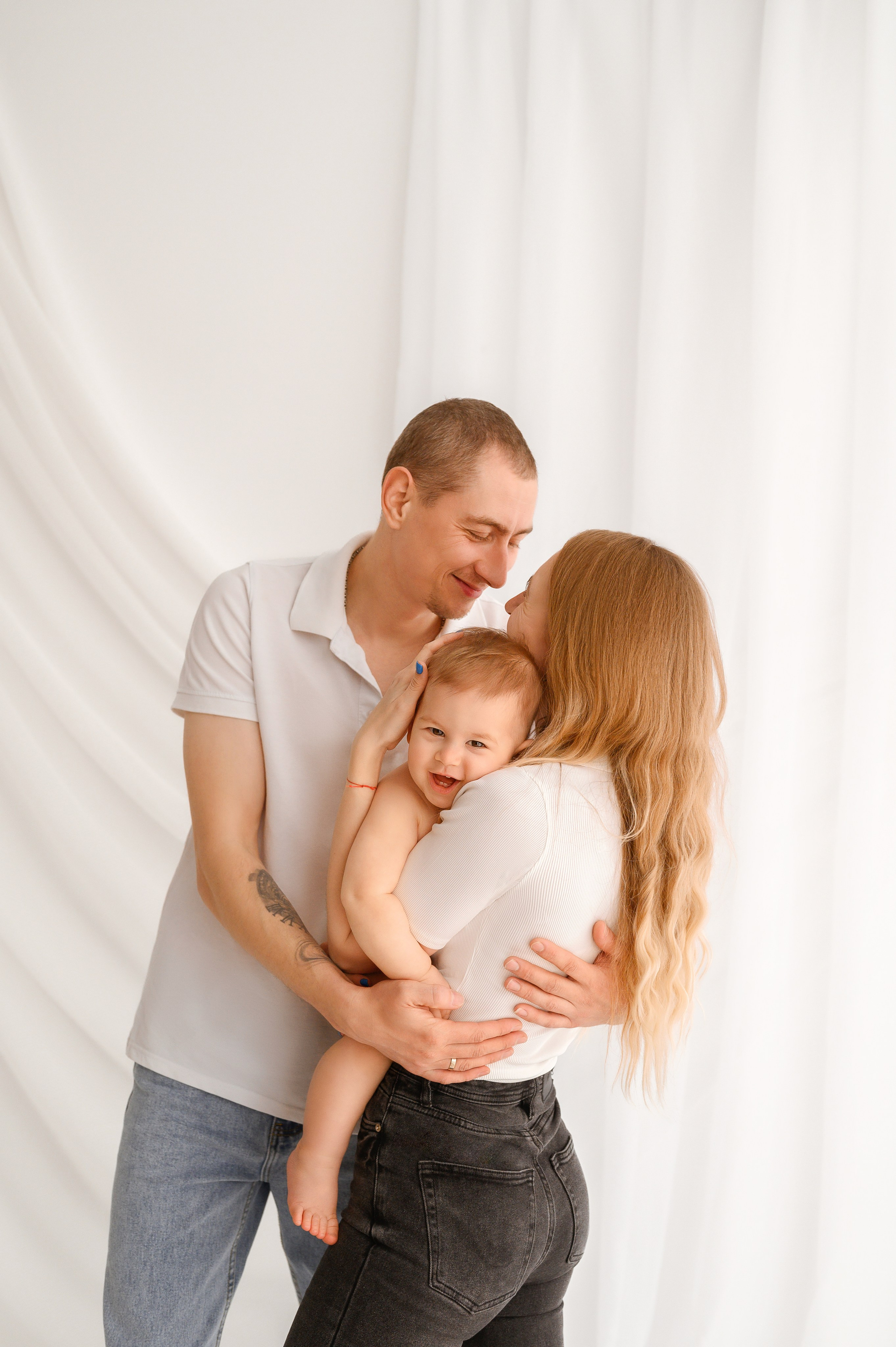 Семейные фото в минимализме. Детский и семейный фотограф Ирина Гладких