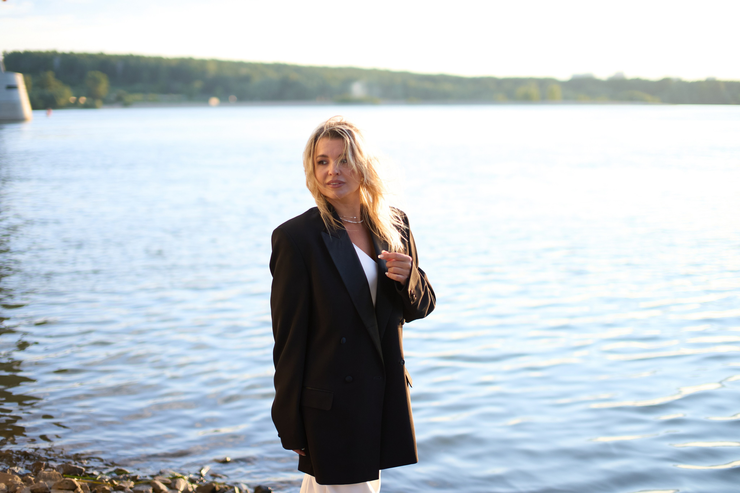 Фотосессия на закате под бугринским мостом. Репортажный и женский фотограф в Новосибирске