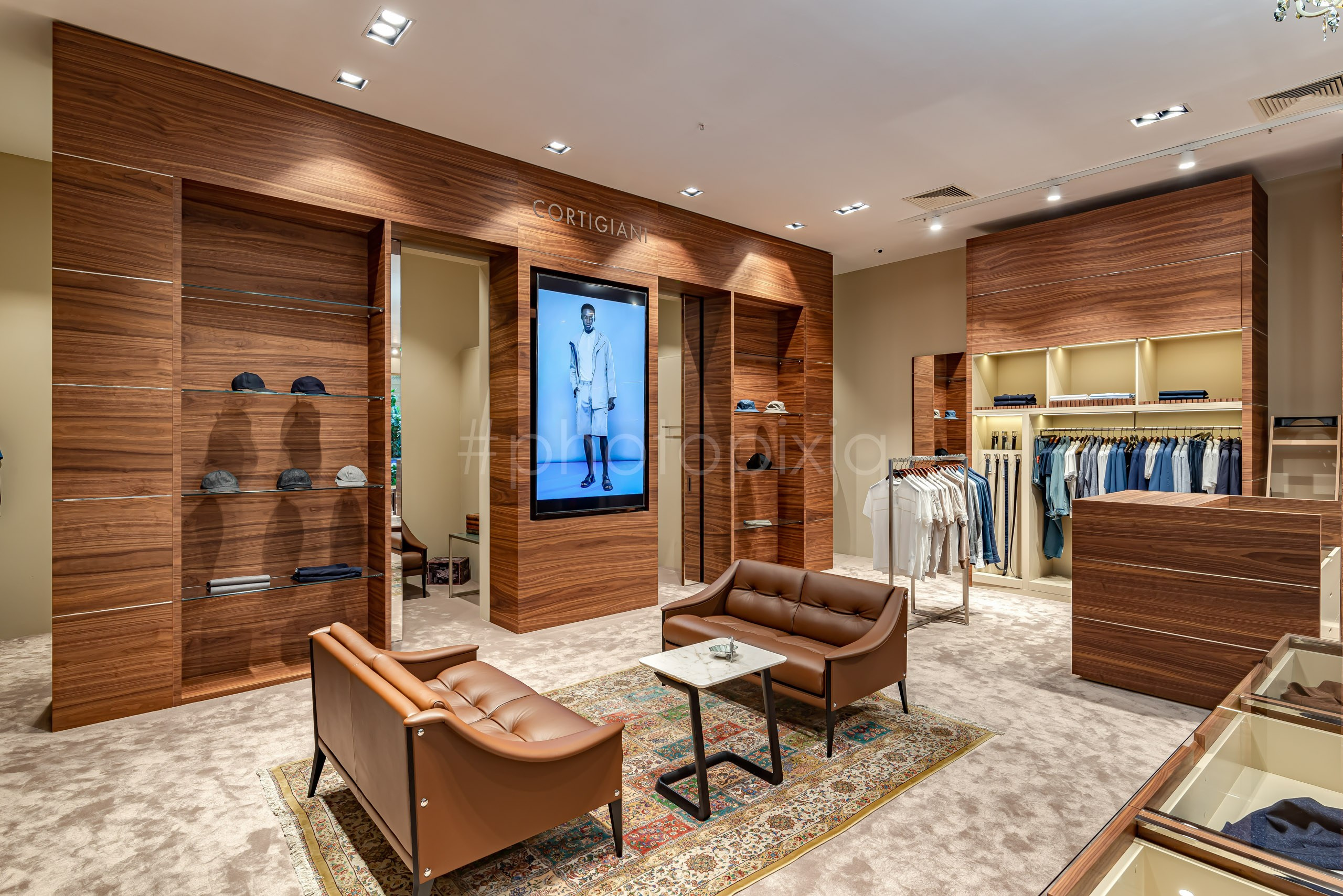 Интерьерная съёмка магазина одежды CORTIGIANI. Интерьерная съёмка и виртуальные туры — Интерьерный фотограф Кузнецов Сергей (photopixiq)