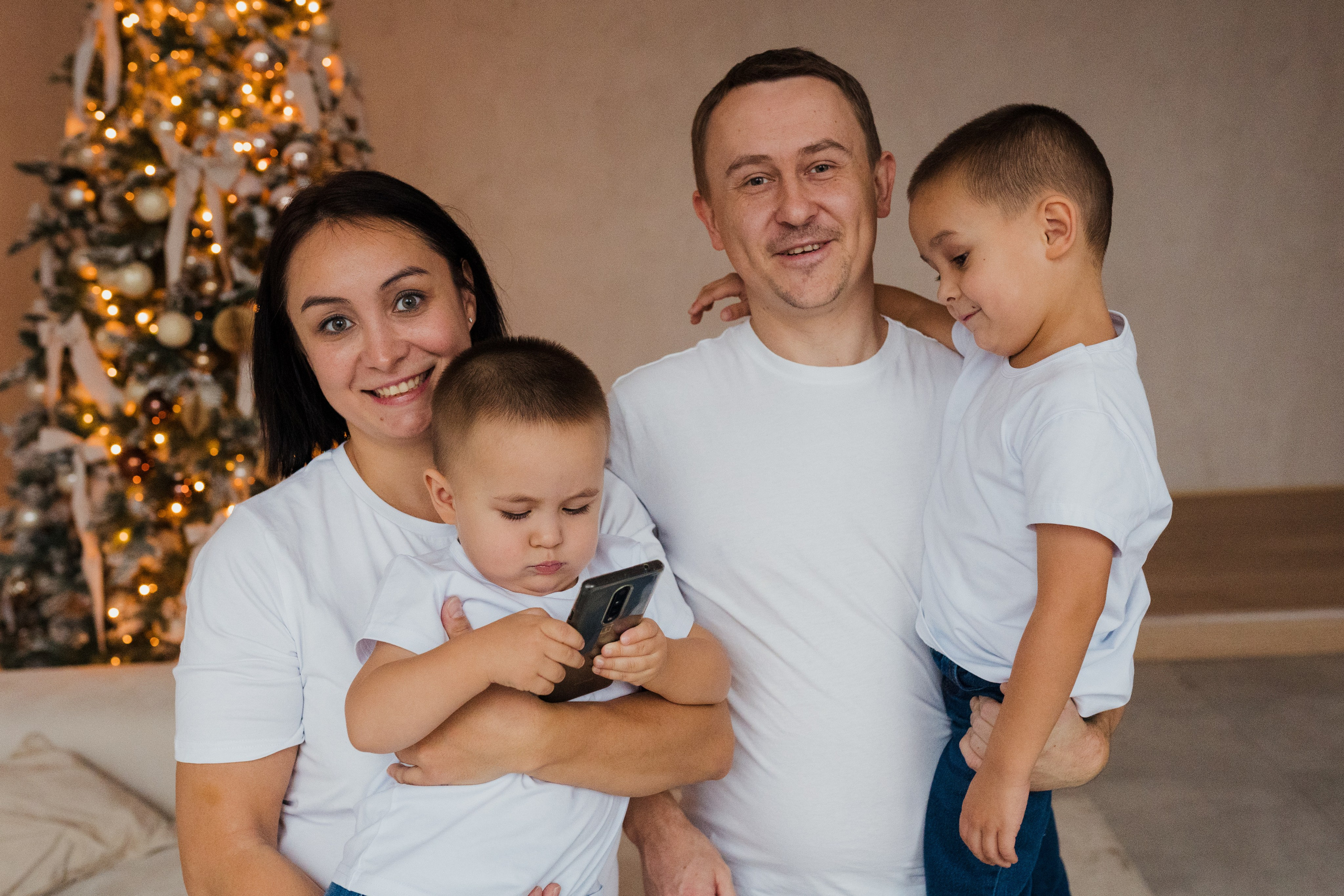 Семейная фотосессия в студии в Москве, семейный фотограф Анна Полушина. Свадебный фотограф в Москве Анна Полушина