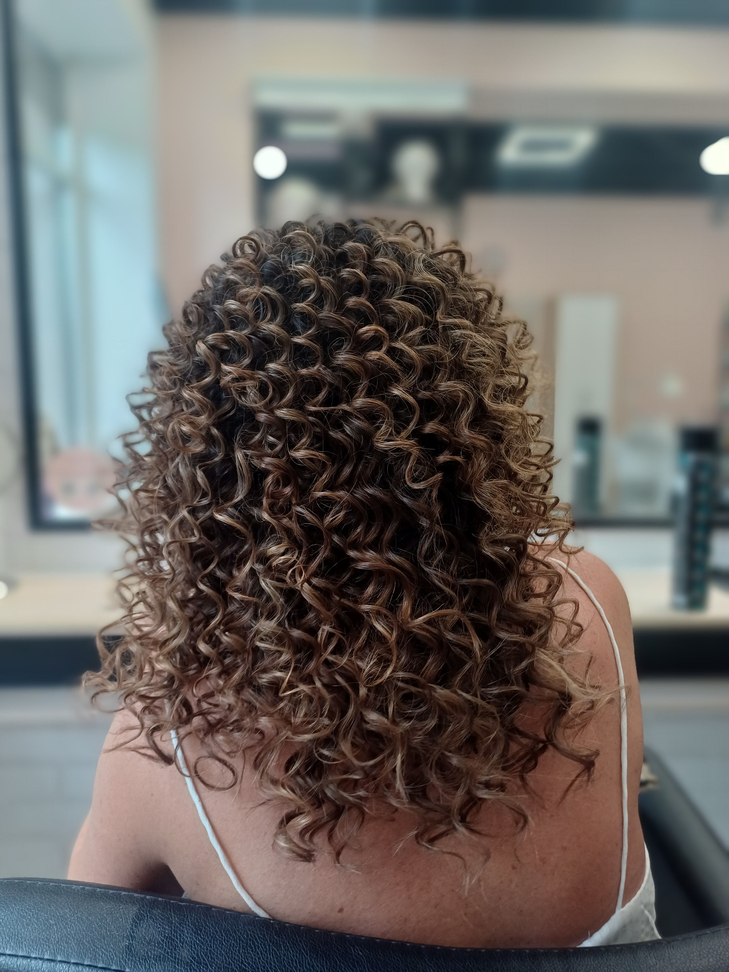 Парикмахер-колорист Тамилла. Салон красоты PUDRA