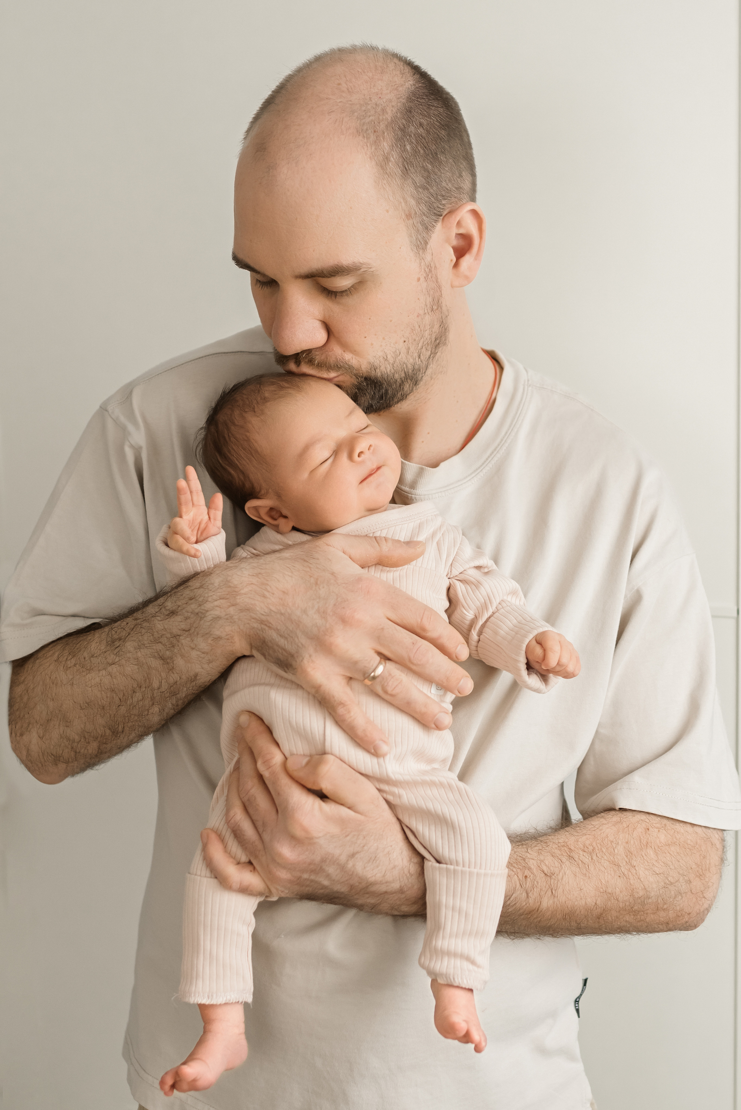 Домашняя съемка новорожденного. Церковный фотограф на Таинство Крещения и Венчания в Оренбурге и Оренбургской области Екатерина Белкина