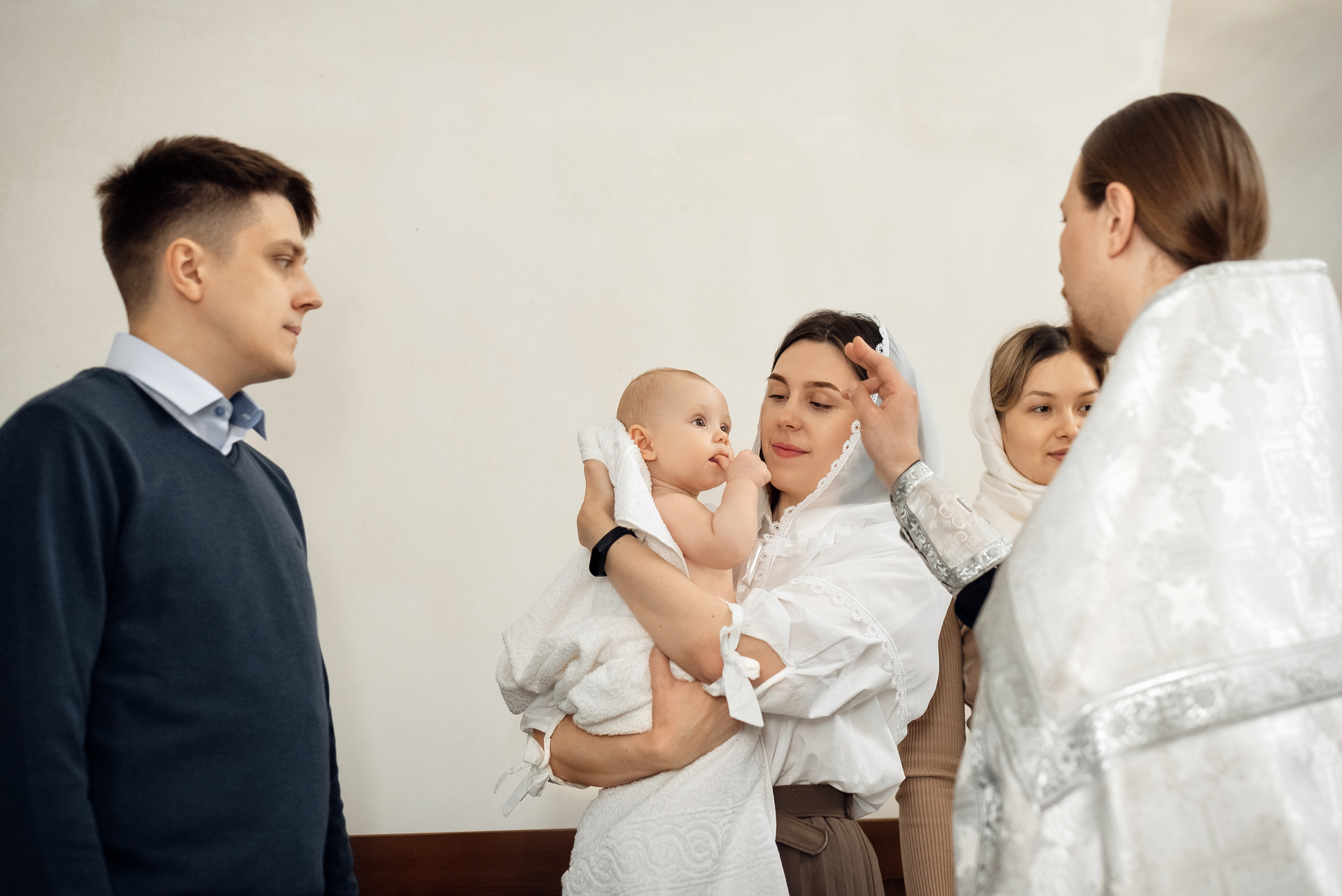 Крещение в храме Архангела Михаила. Церковный фотограф на Таинство Крещения и Венчания в Оренбурге и Оренбургской области Екатерина Белкина