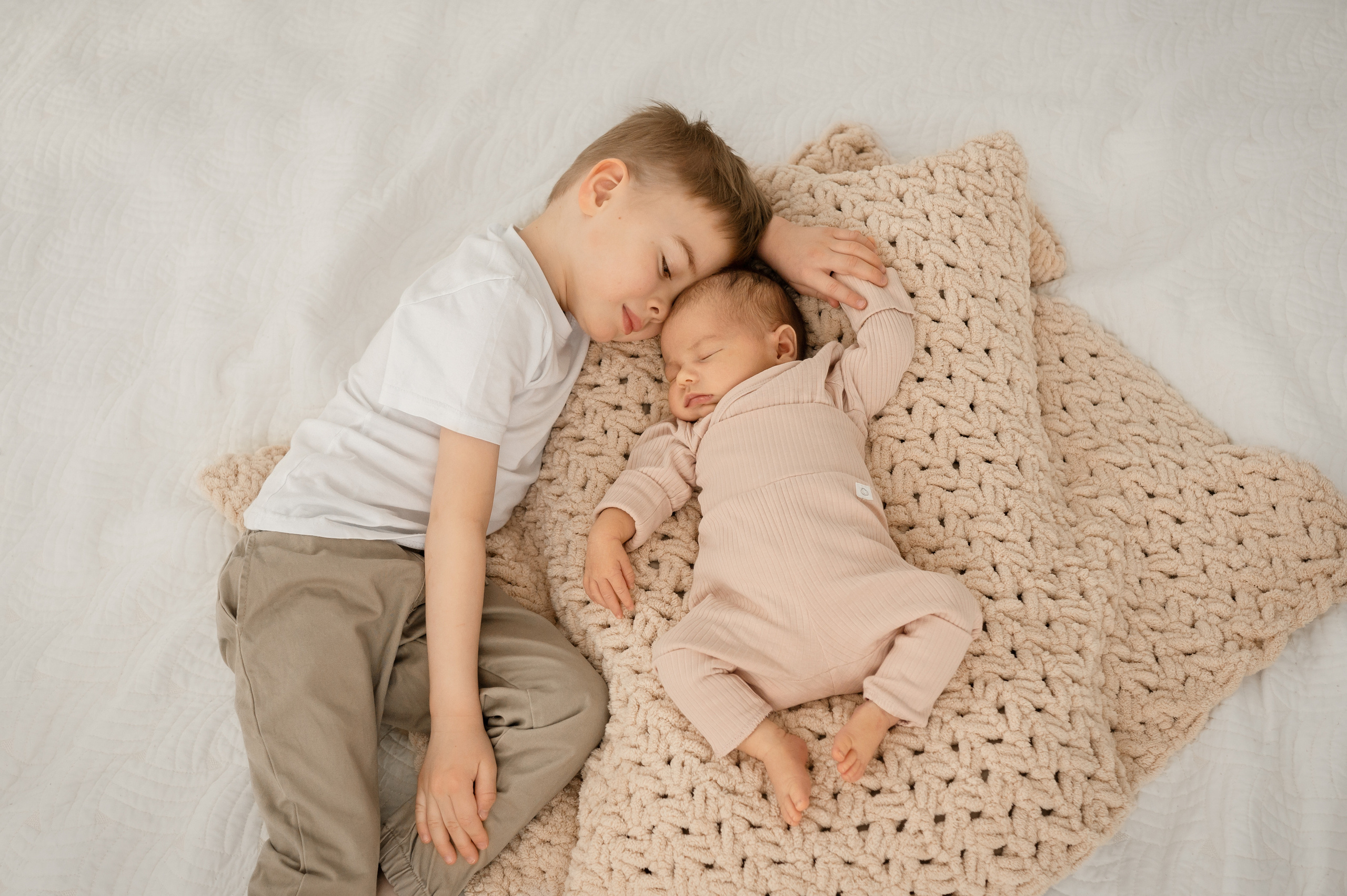 Домашняя съемка новорожденного. Церковный фотограф на Таинство Крещения и Венчания в Оренбурге и Оренбургской области Екатерина Белкина