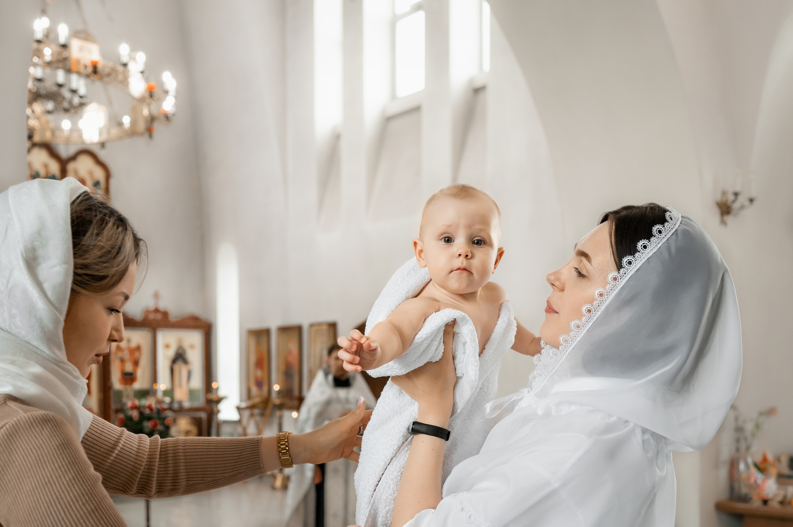 Крещение в храме Архангела Михаила. Церковный фотограф на Таинство Крещения и Венчания в Оренбурге и Оренбургской области Екатерина Белкина