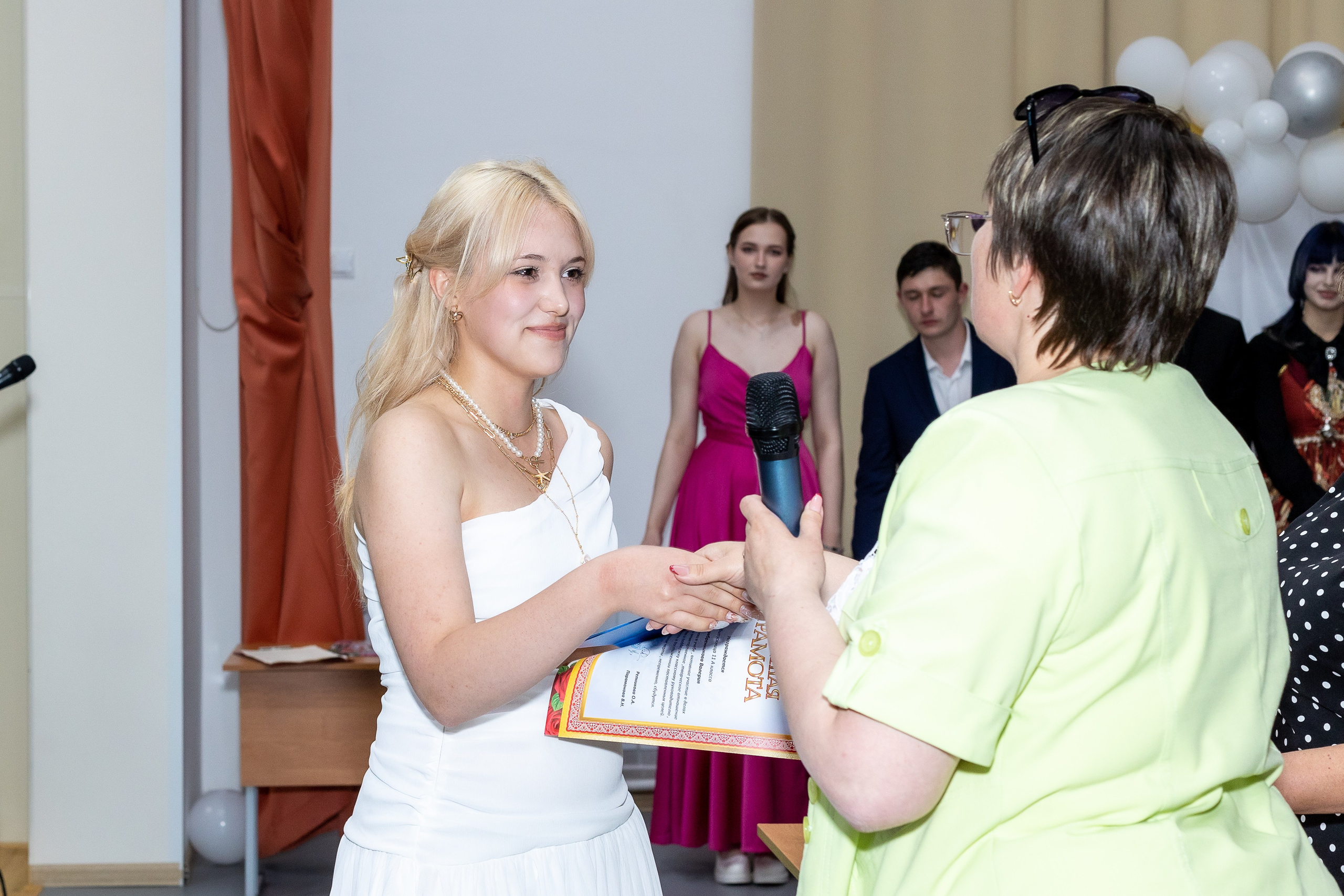 Вручение аттестата 2025. Выпускные альбомы Майкоп, Краснодар Елена Золотарева