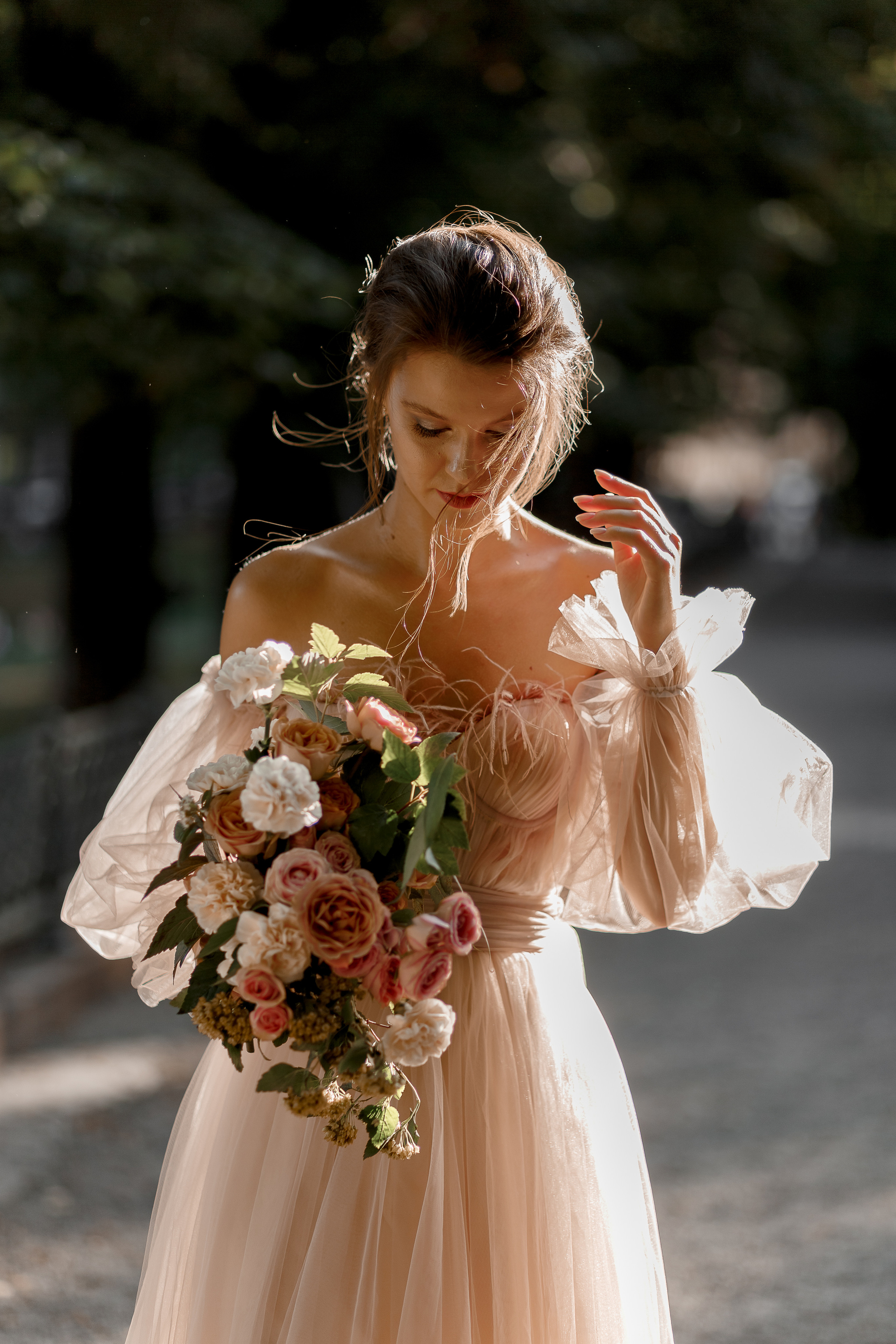 lovestory, свадебная прогулка, фотосессия на крыше, moscow city, патриаршие пруды, патрики, свадебное платье, свадебный фотограф, фотограф на свадьбу, свадебный букет, букет невесты, раменский загс, визажист на свадьбу