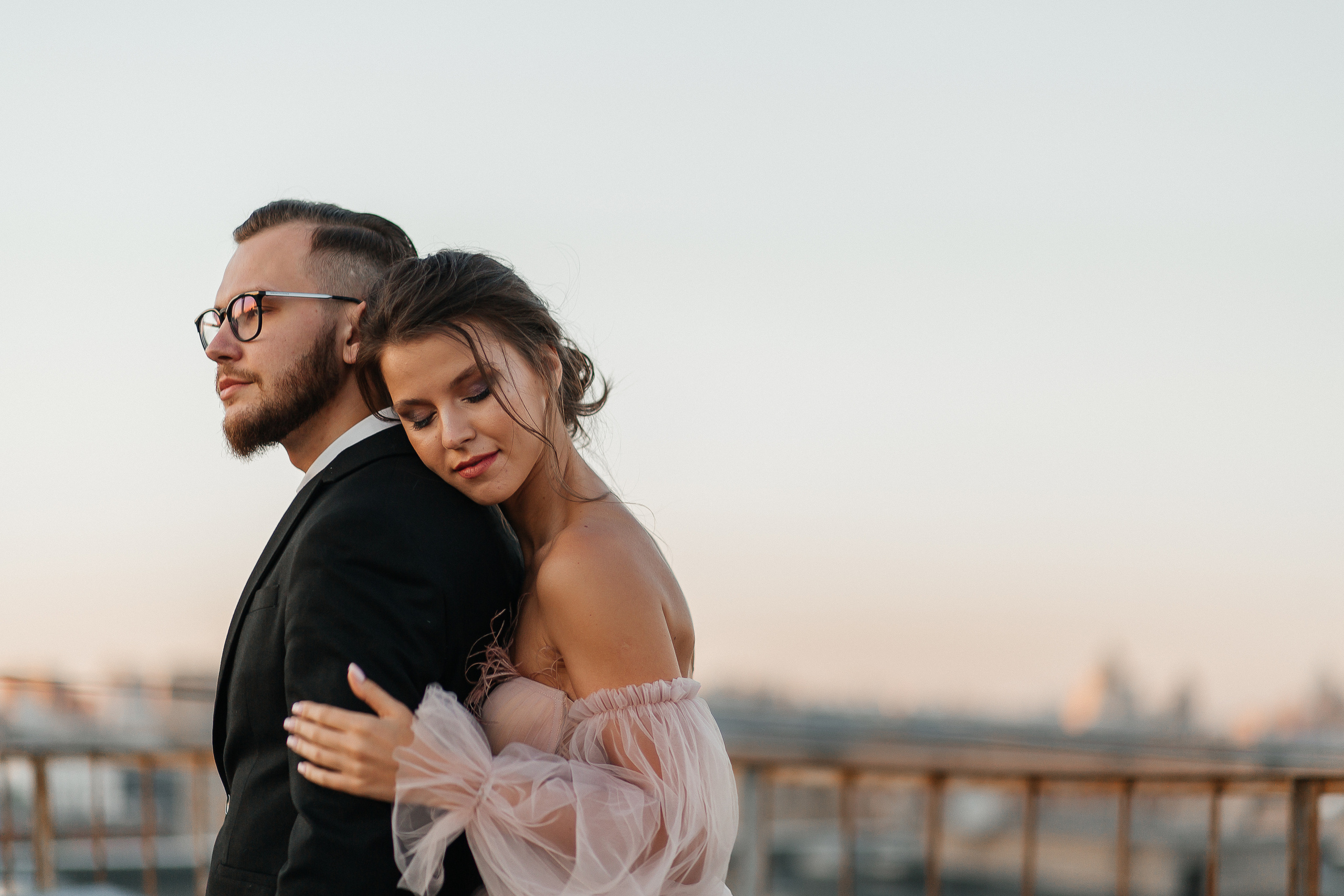 lovestory, свадебная прогулка, фотосессия на крыше, moscow city, патриаршие пруды, патрики, свадебное платье, свадебный фотограф, фотограф на свадьбу, свадебный букет, букет невесты, раменский загс, визажист на свадьбу