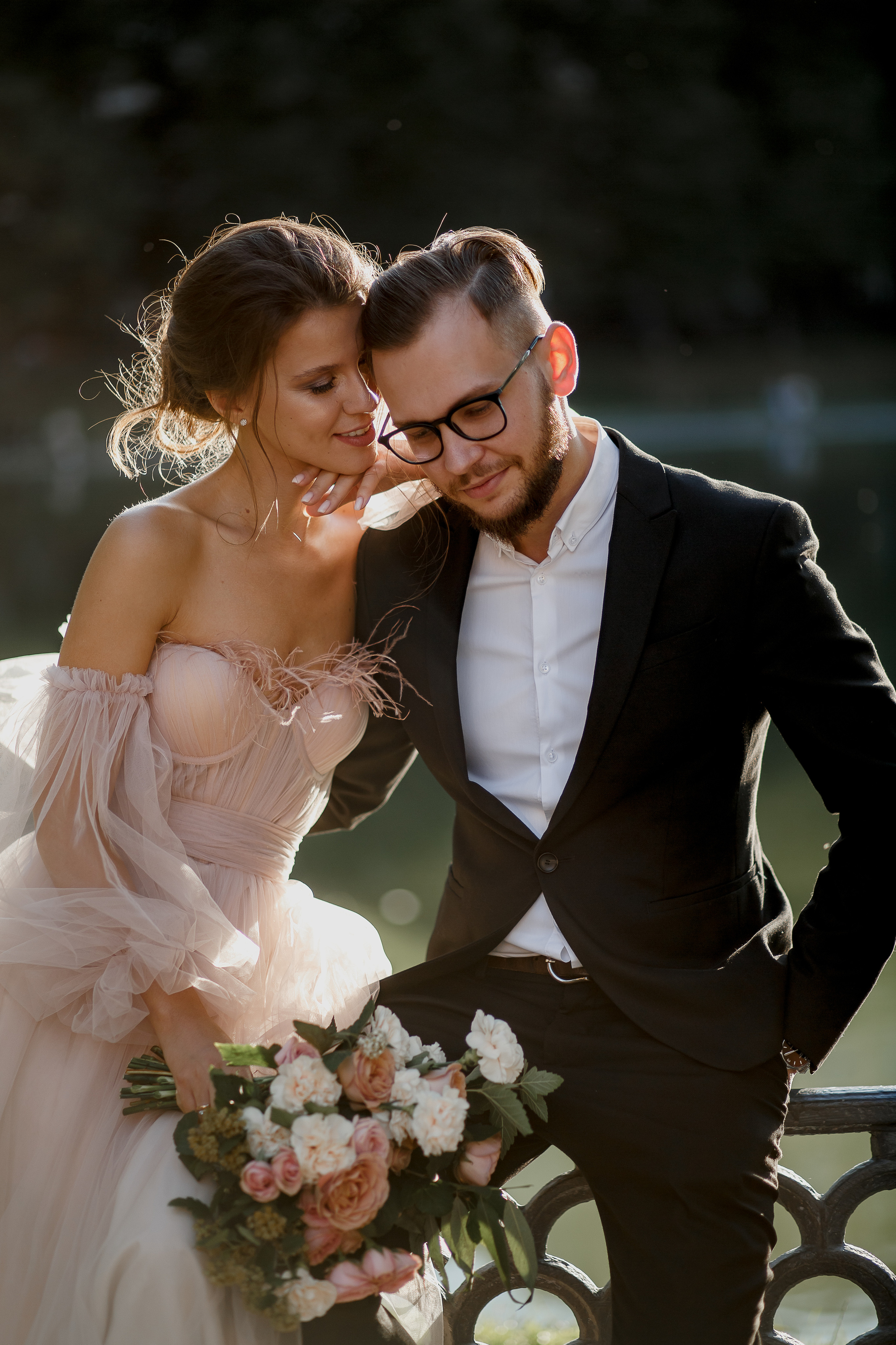 lovestory, свадебная прогулка, фотосессия на крыше, moscow city, патриаршие пруды, патрики, свадебное платье, свадебный фотограф, фотограф на свадьбу, свадебный букет, букет невесты, раменский загс, визажист на свадьбу