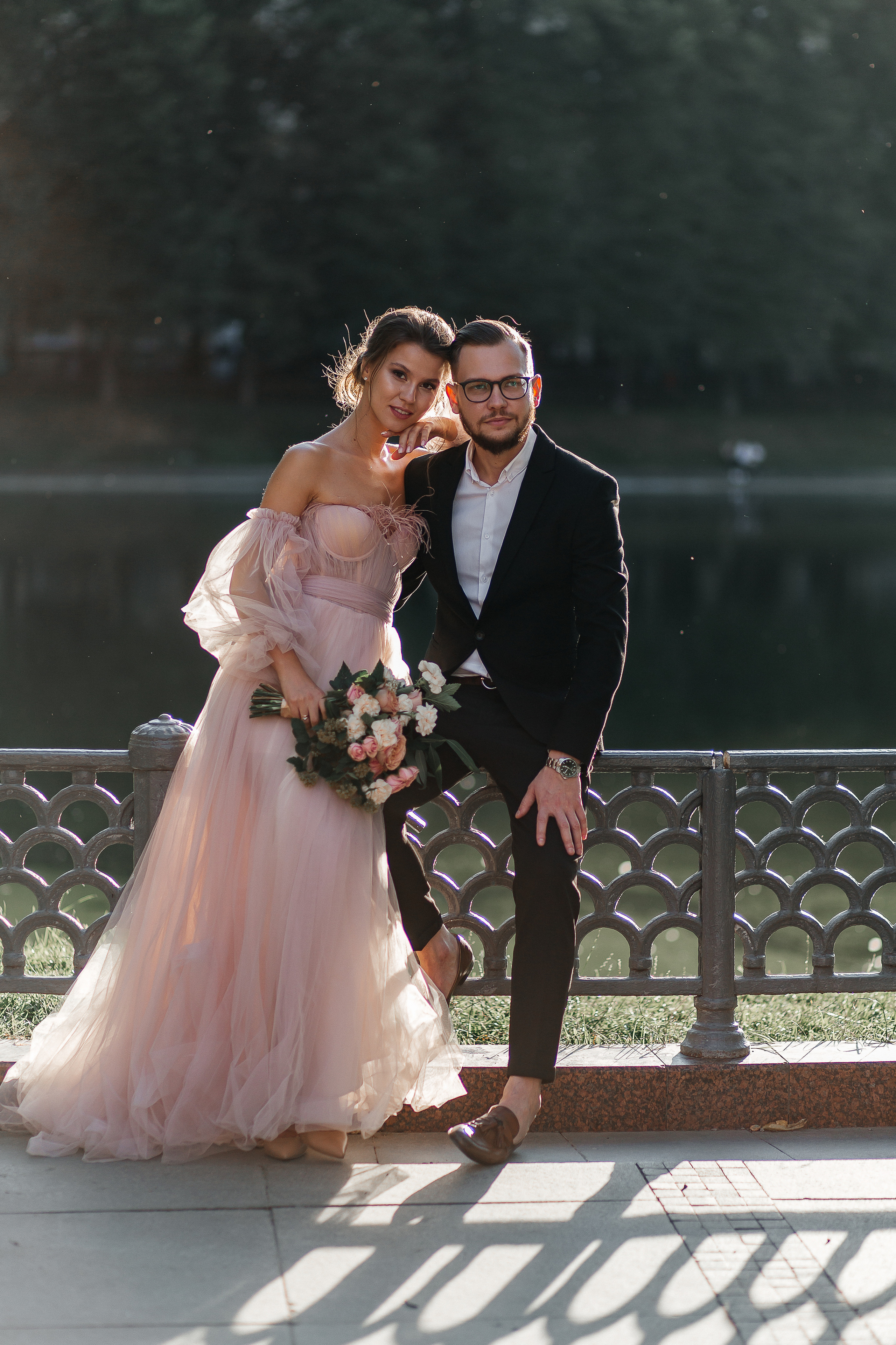 lovestory, свадебная прогулка, фотосессия на крыше, moscow city, патриаршие пруды, патрики, свадебное платье, свадебный фотограф, фотограф на свадьбу, свадебный букет, букет невесты, раменский загс, визажист на свадьбу