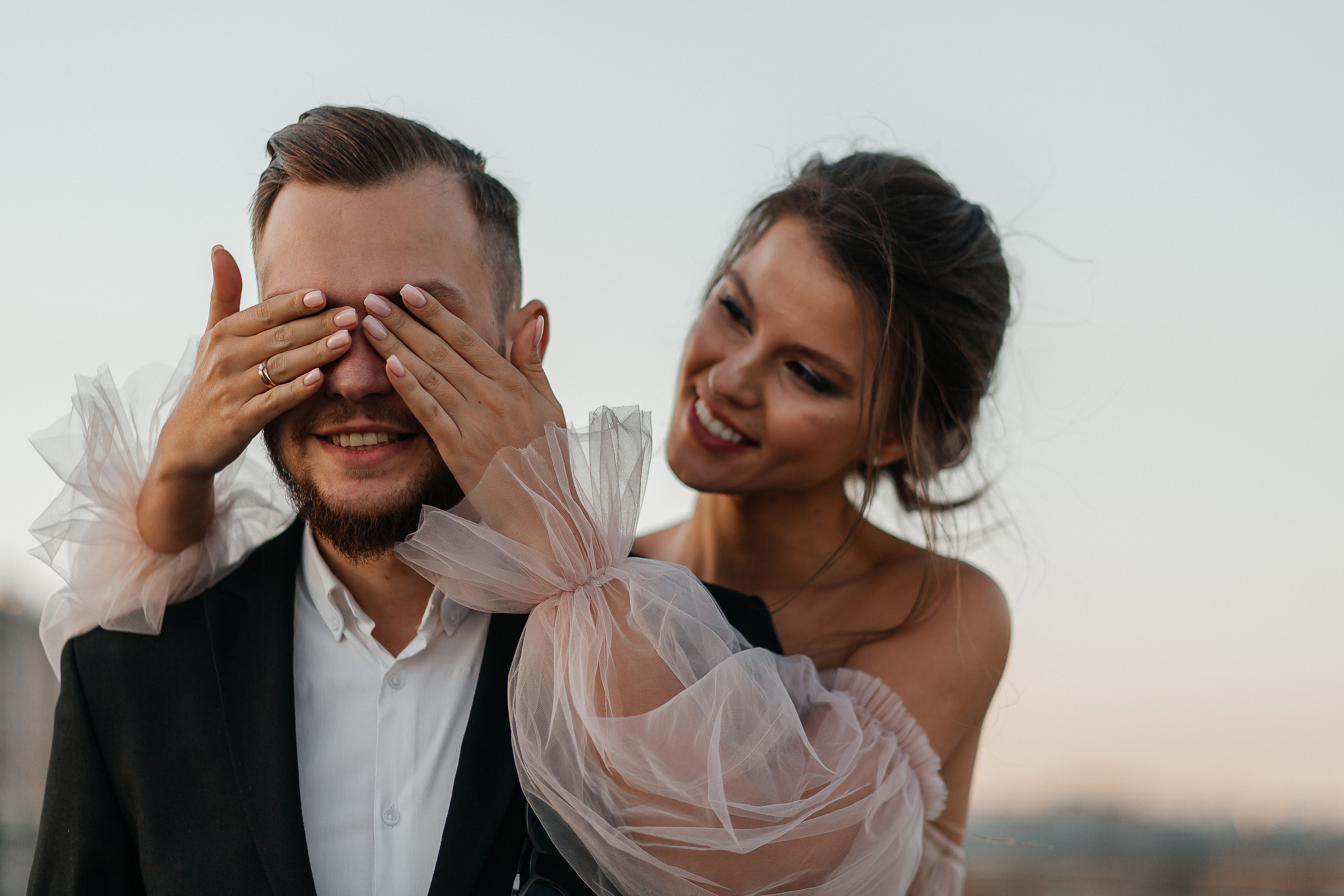 lovestory, свадебная прогулка, фотосессия на крыше, moscow city, патриаршие пруды, патрики, свадебное платье, свадебный фотограф, фотограф на свадьбу, свадебный букет, букет невесты, раменский загс, визажист на свадьбу